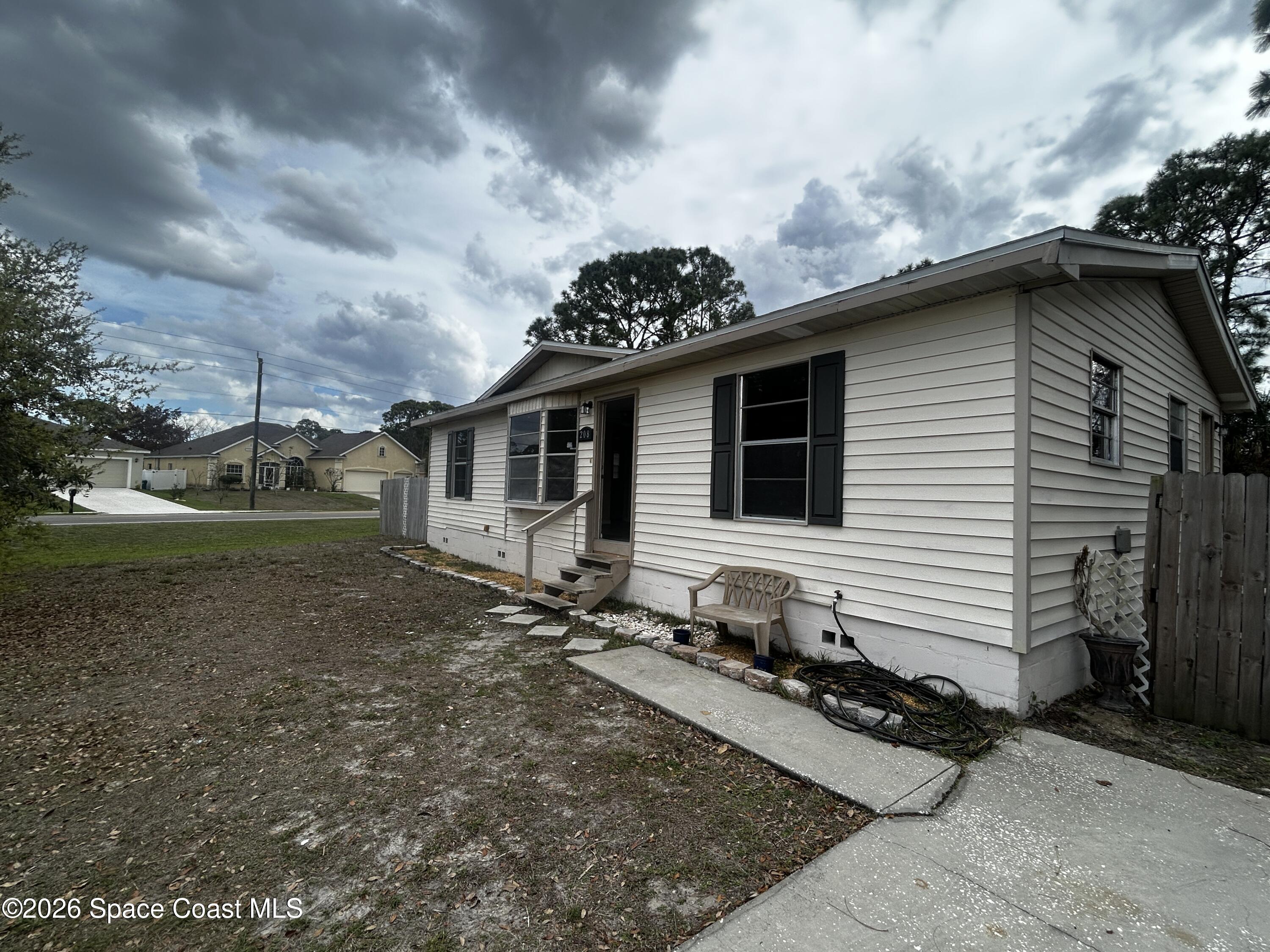 208 Sawyer Street SW