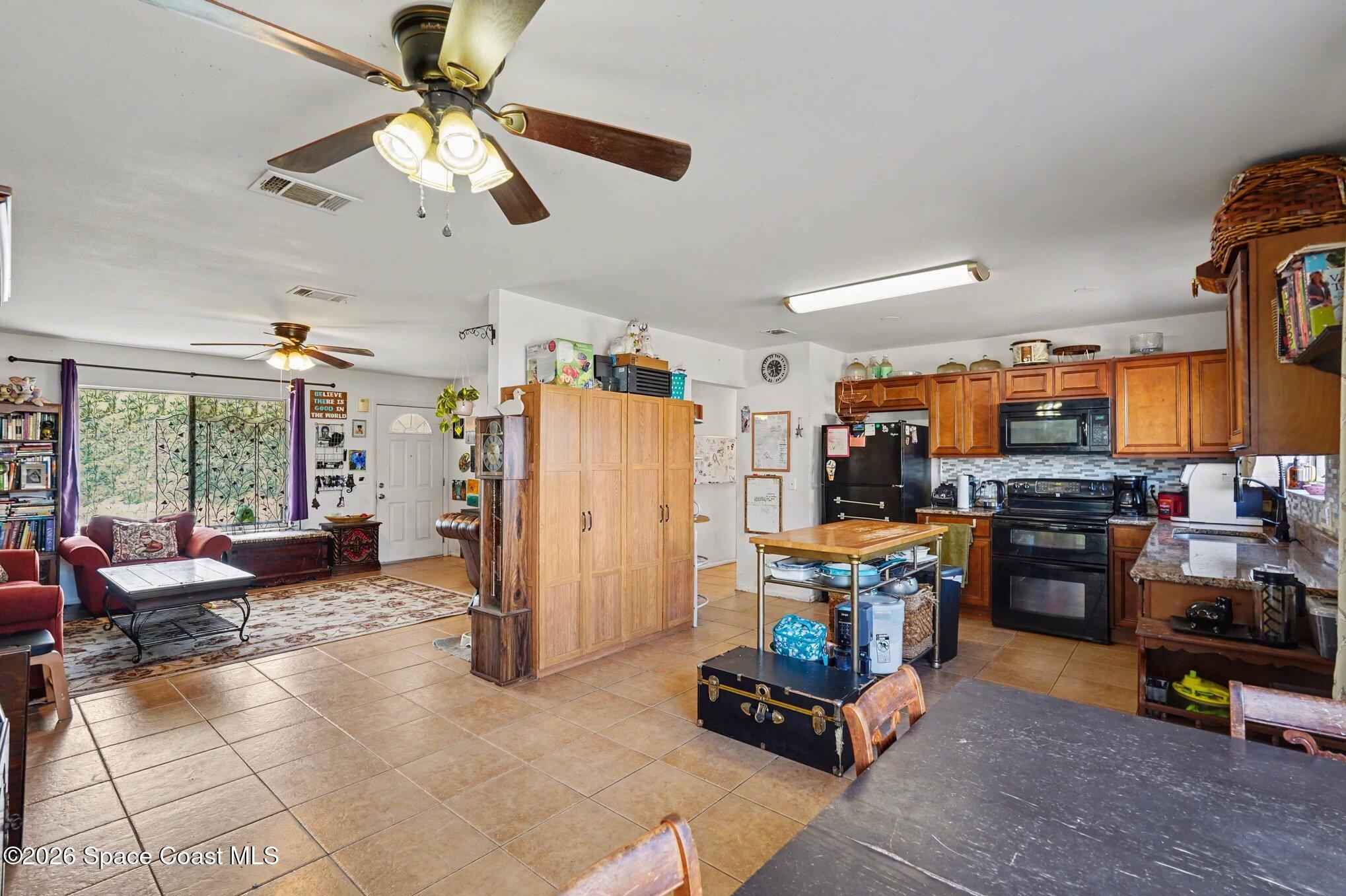 1076 Galty Circle NE