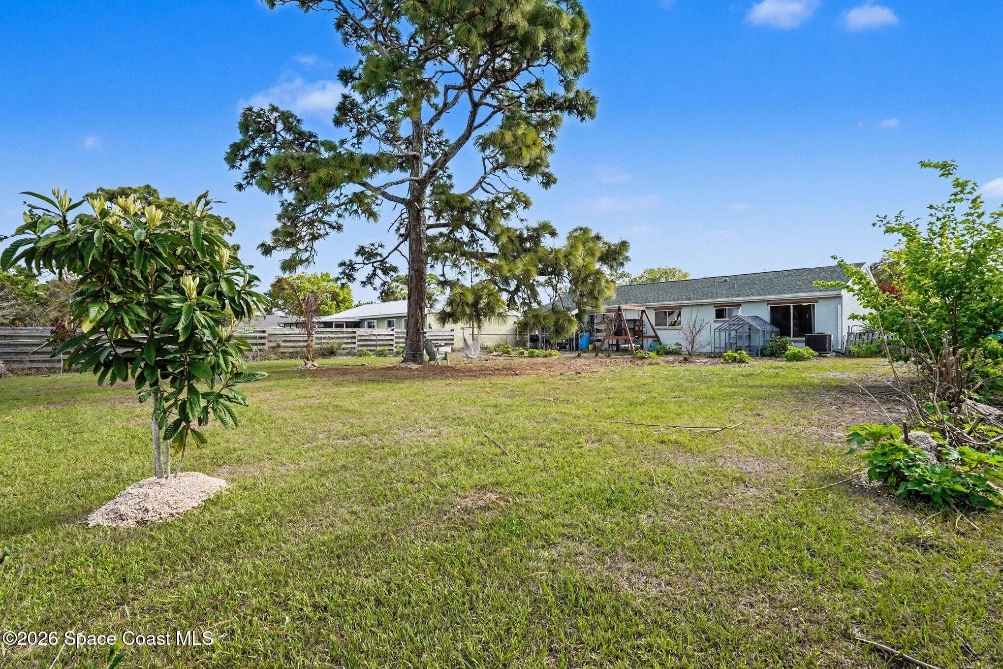 1076 Galty Circle NE