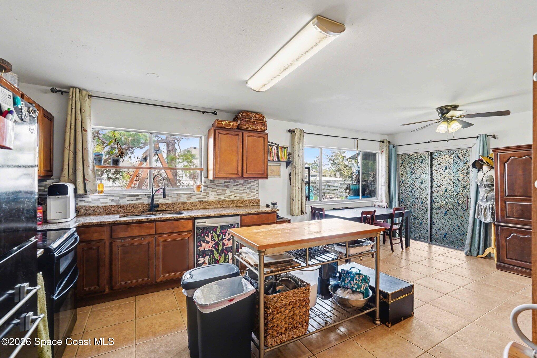 1076 Galty Circle NE