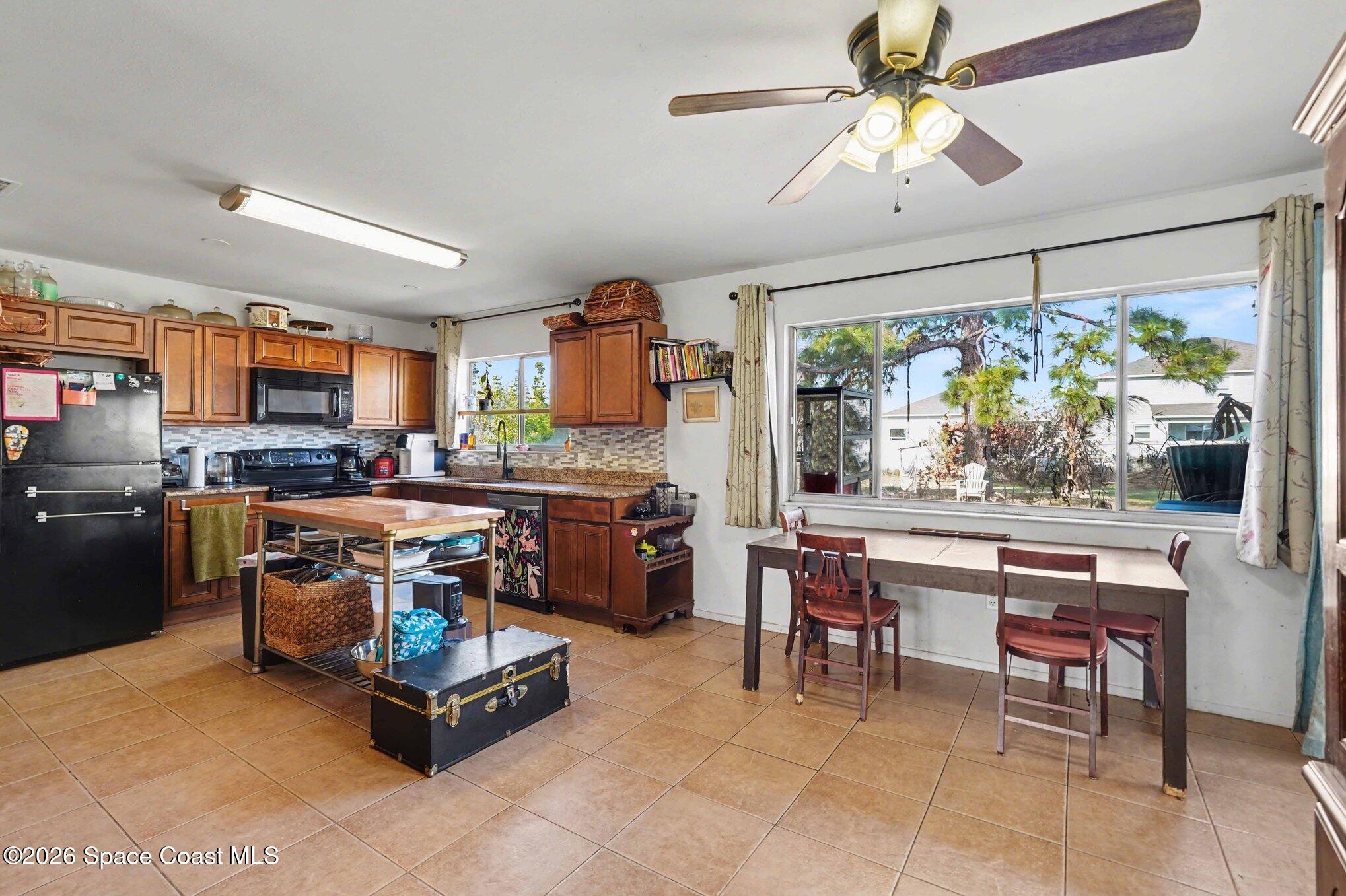 1076 Galty Circle NE