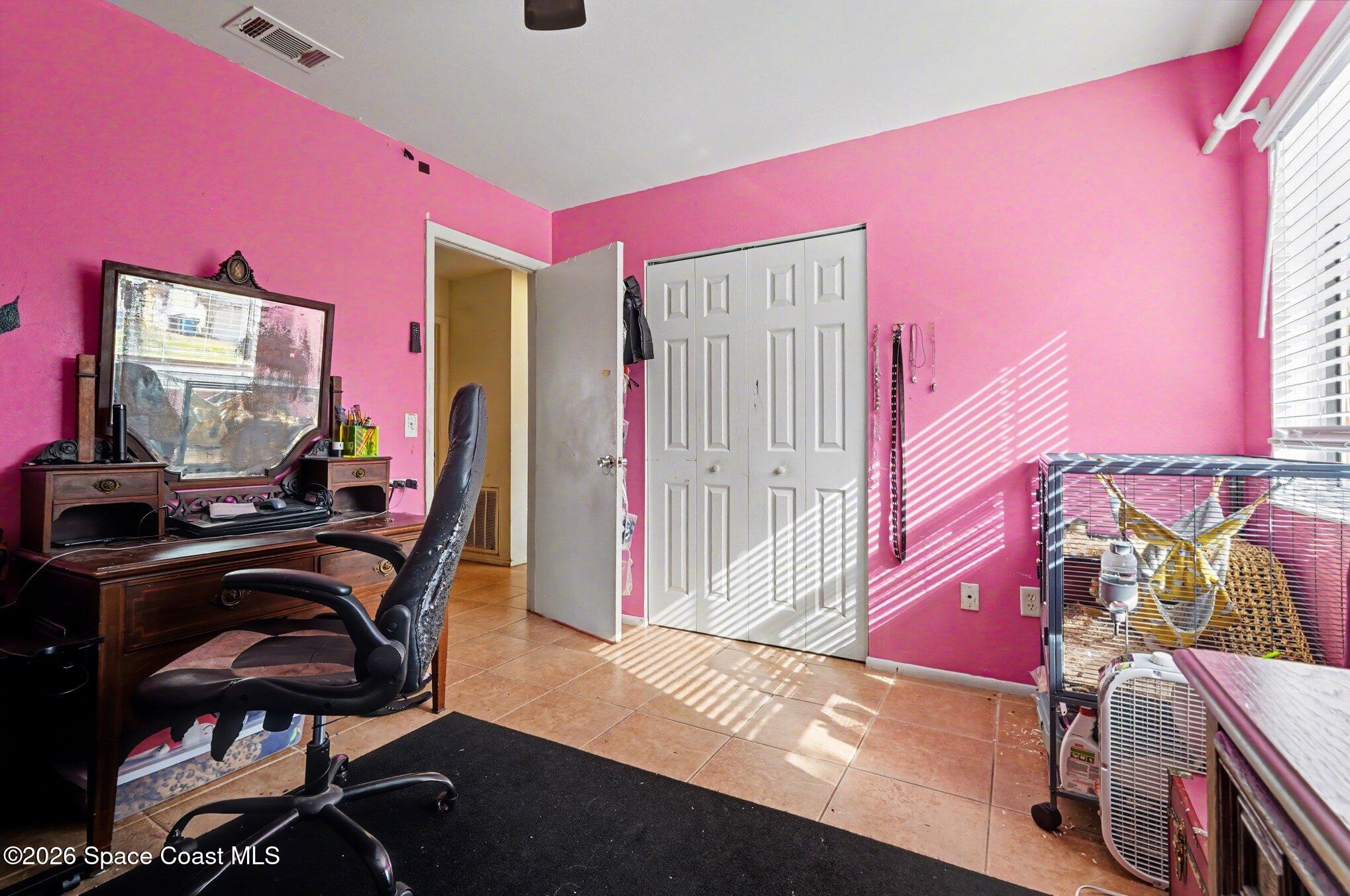 1076 Galty Circle NE