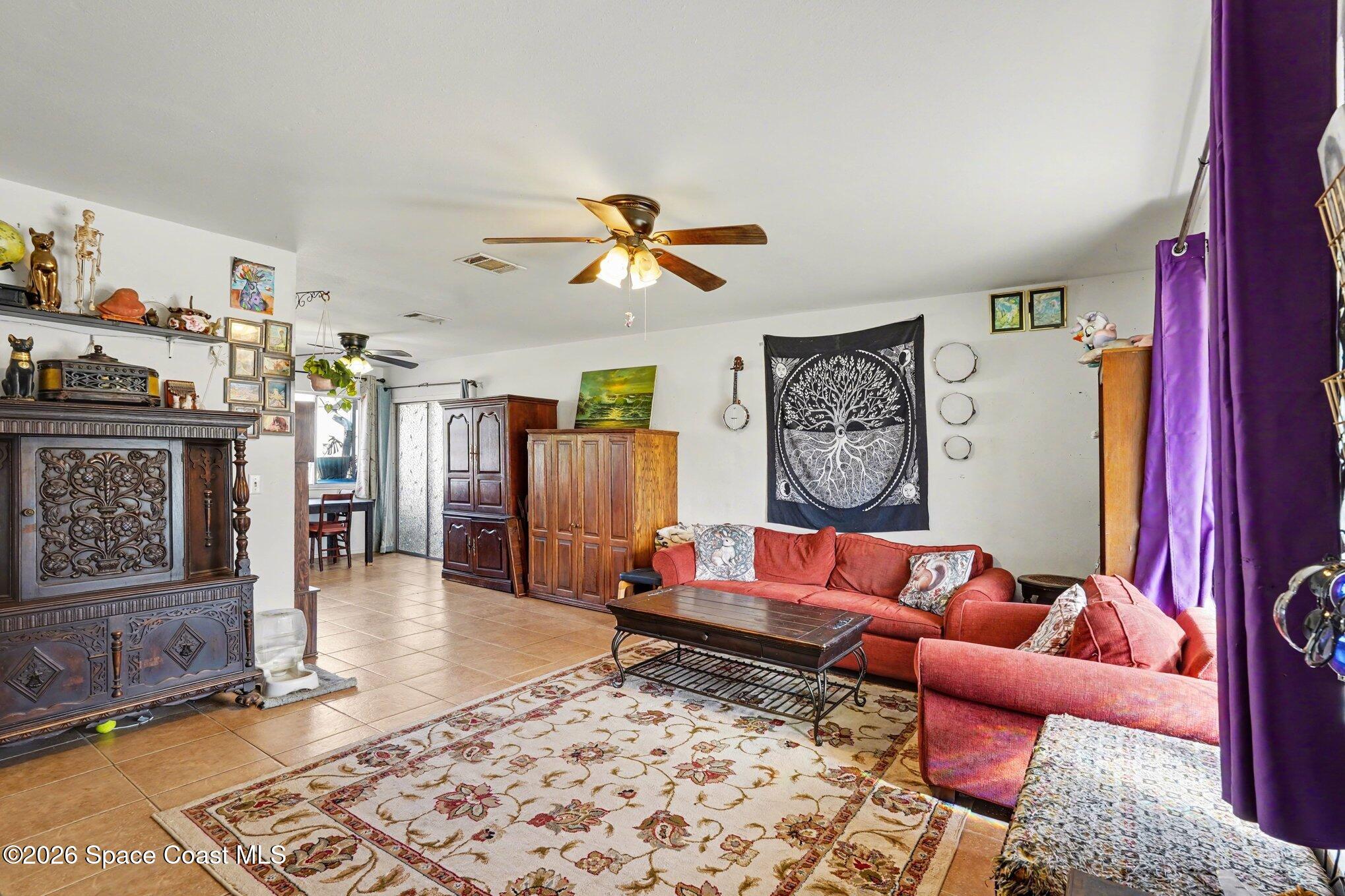 1076 Galty Circle NE