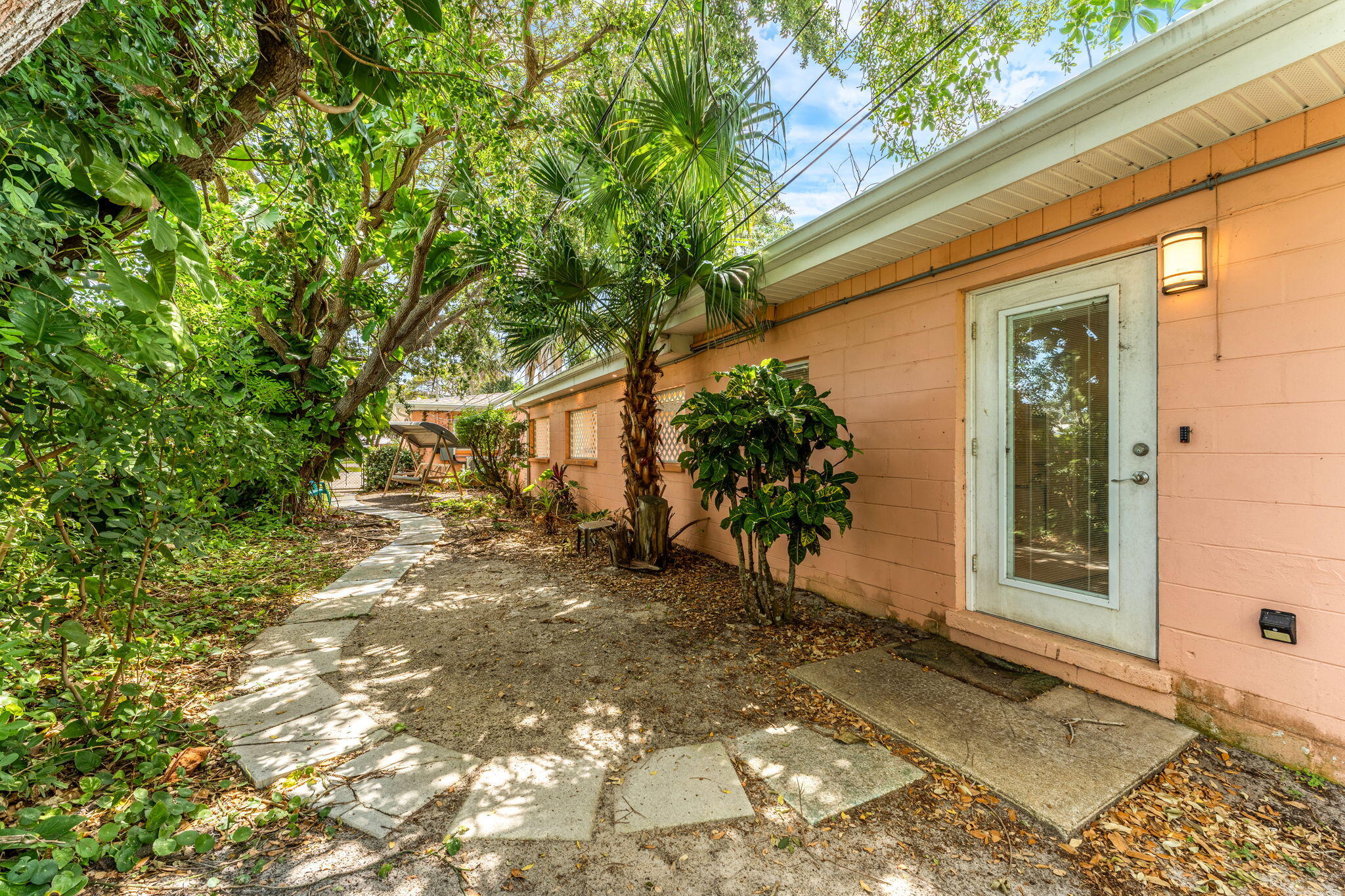 214 S Orlando Avenue