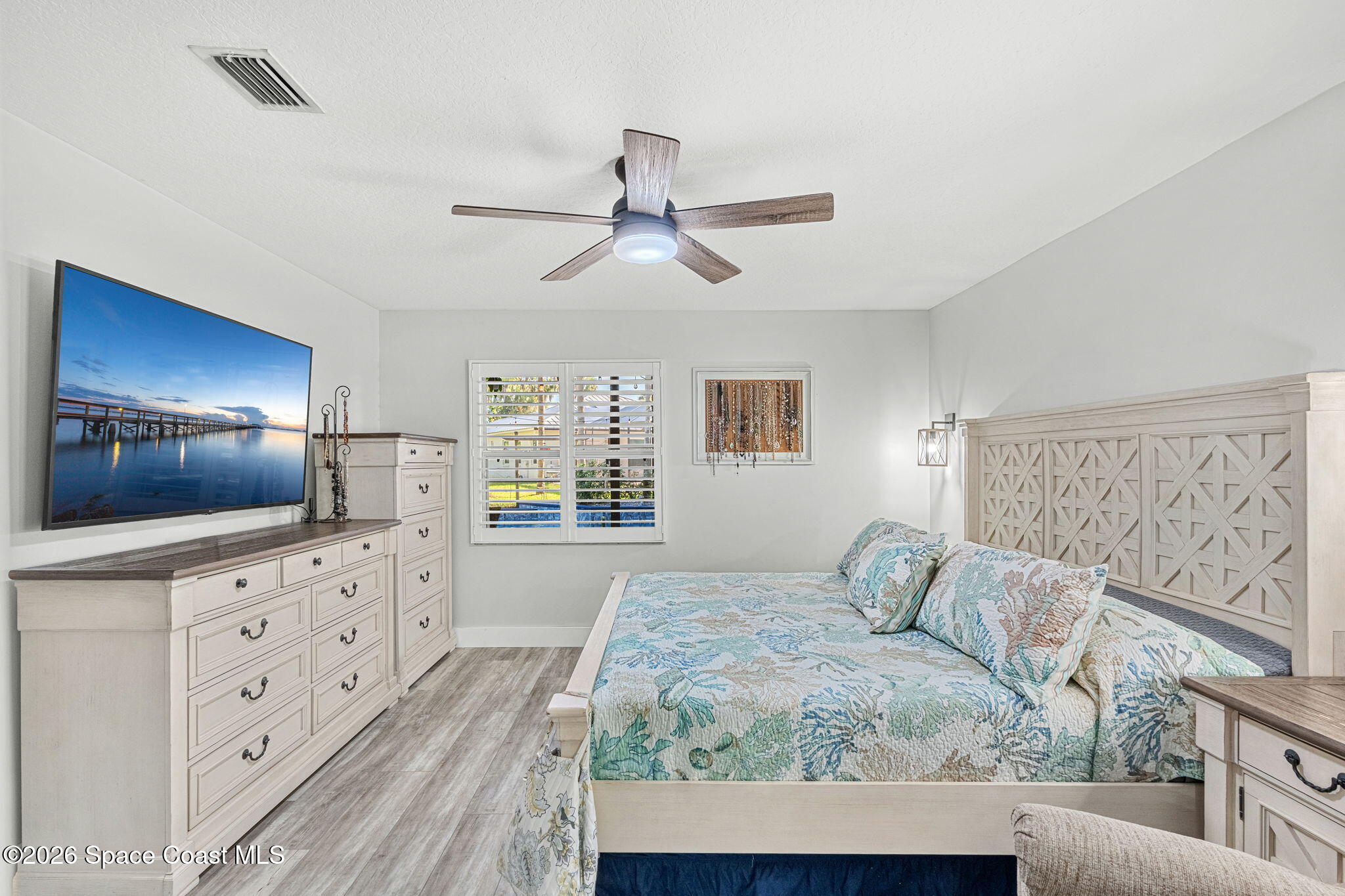 1099 Meadowbrook Road NE