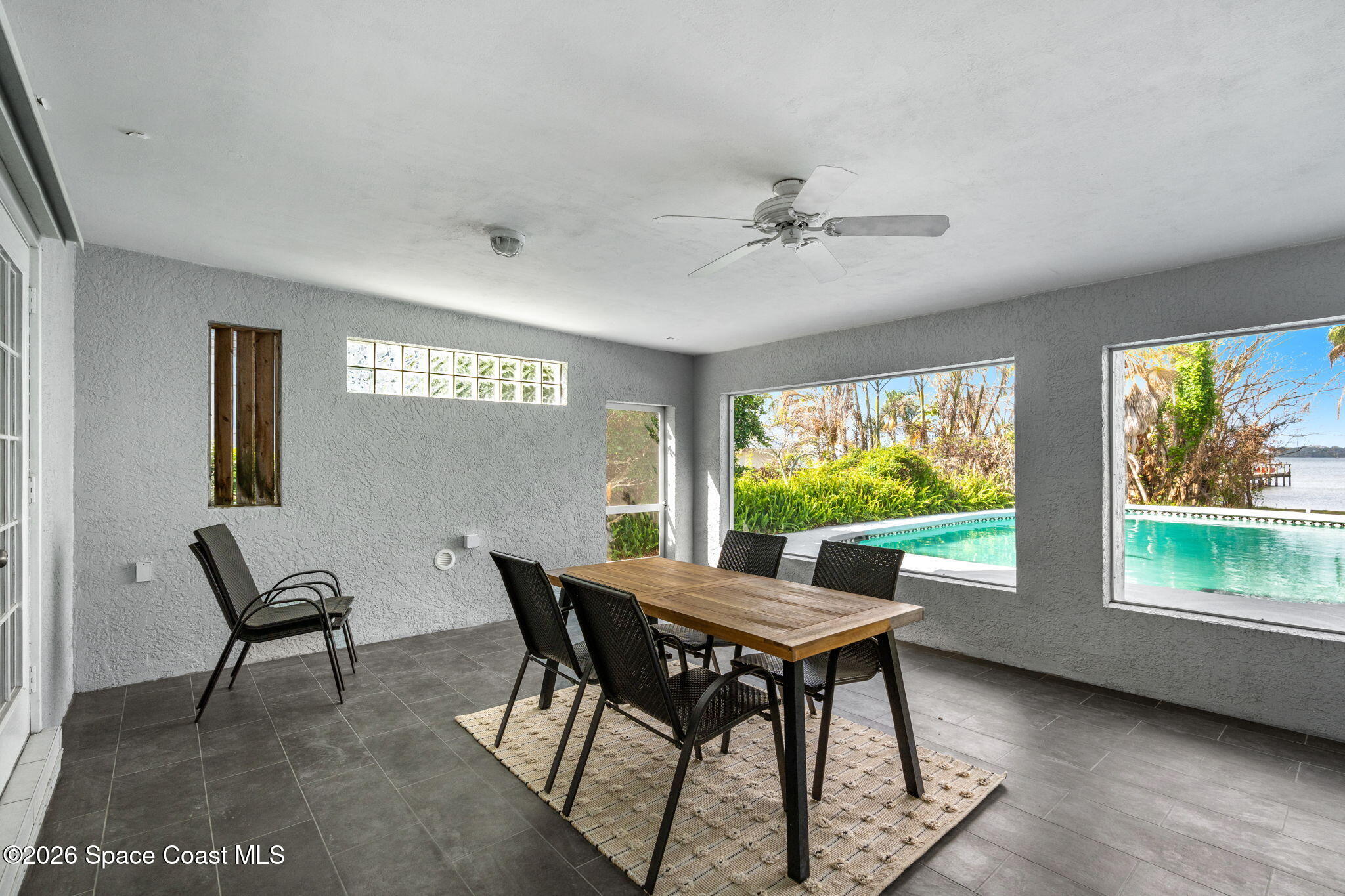 975 Oak Street