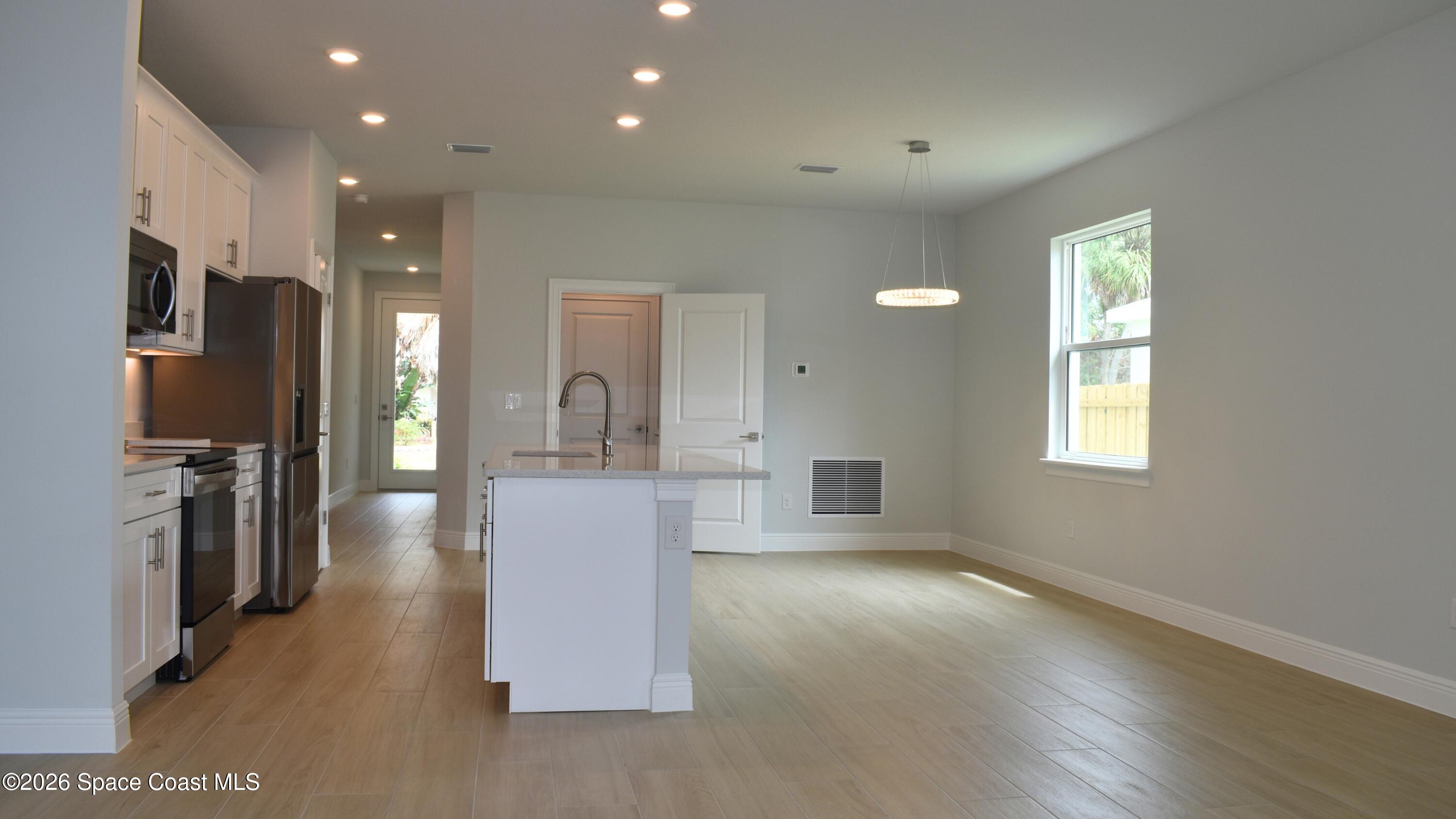 406 Grove Lane