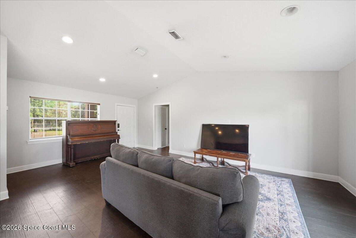 5105 Cabbage Palm Street