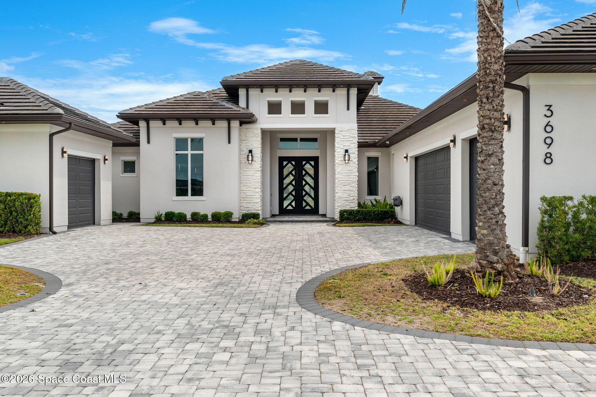 3698 Lake Adelaide Place