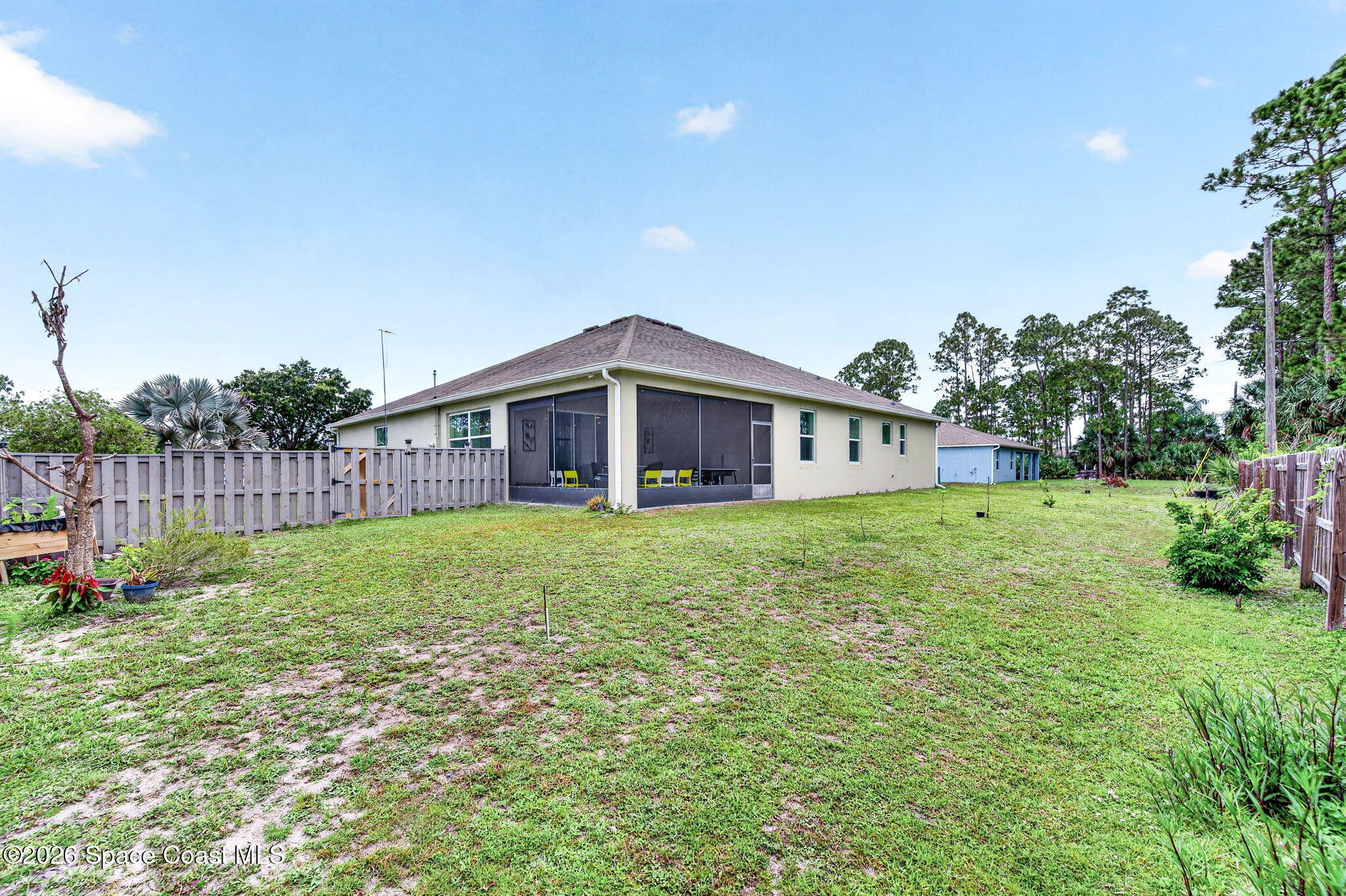 453 Danis Road SW