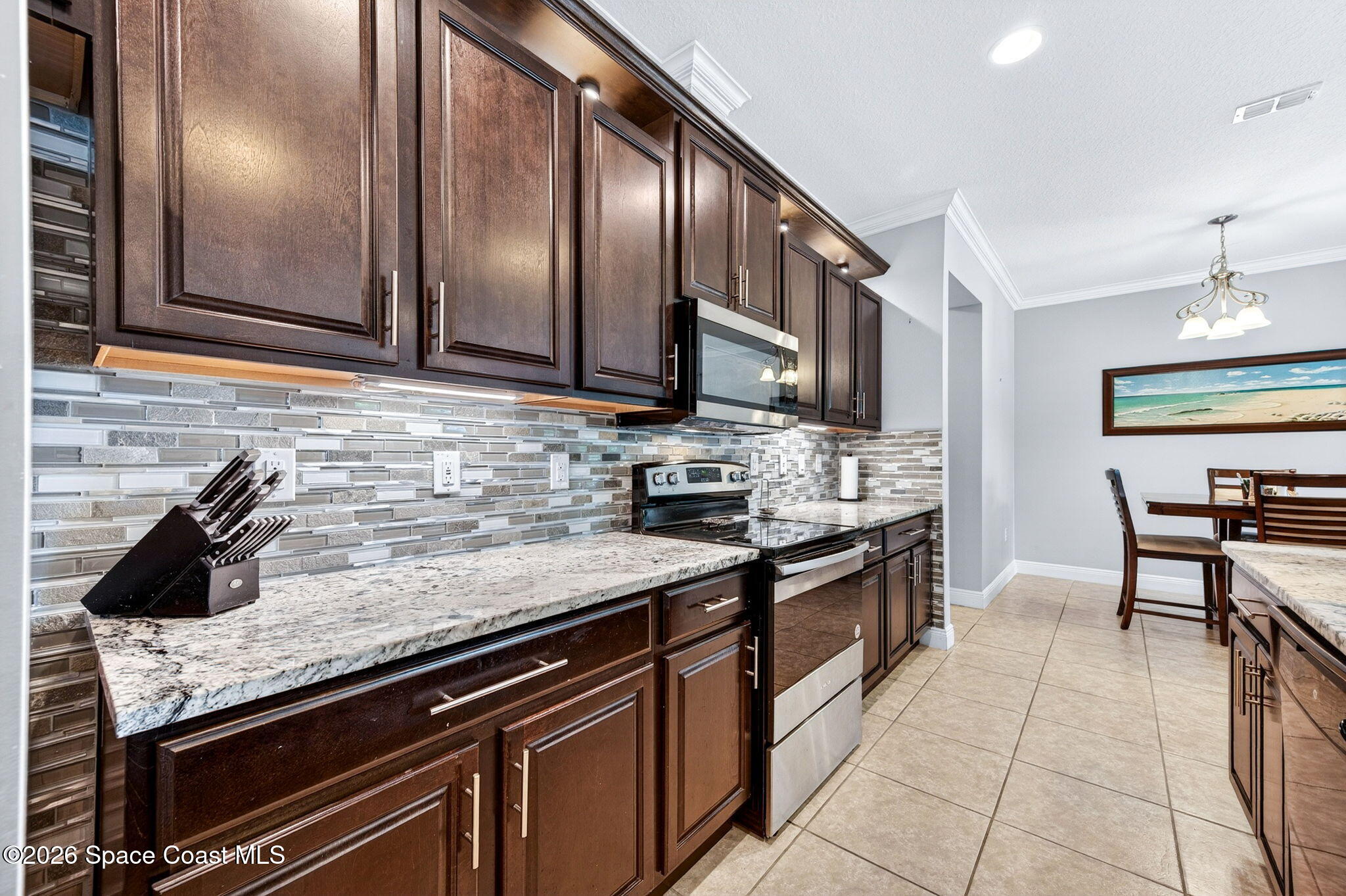 453 Danis Road SW