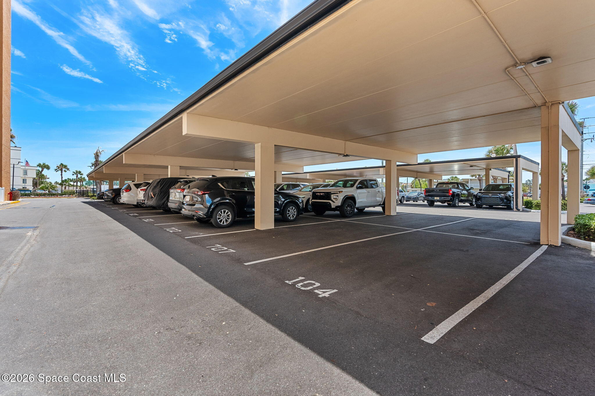 7520 Ridgewood Avenue 104