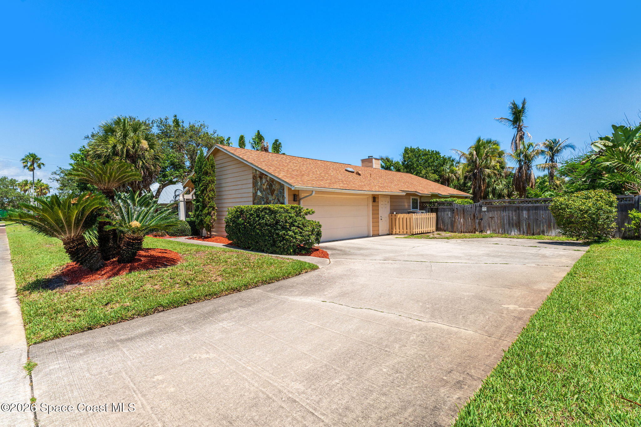 496 N River Oaks Drive