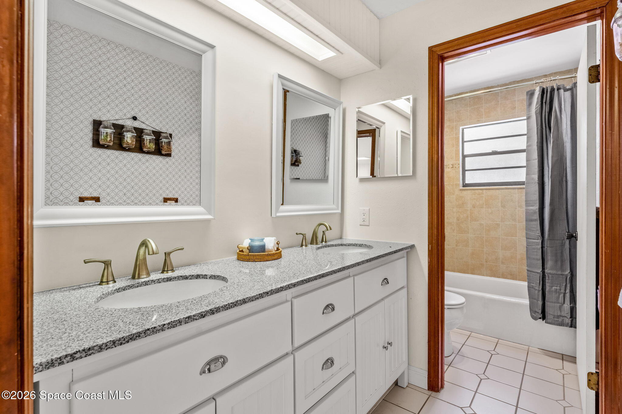 496 N River Oaks Drive