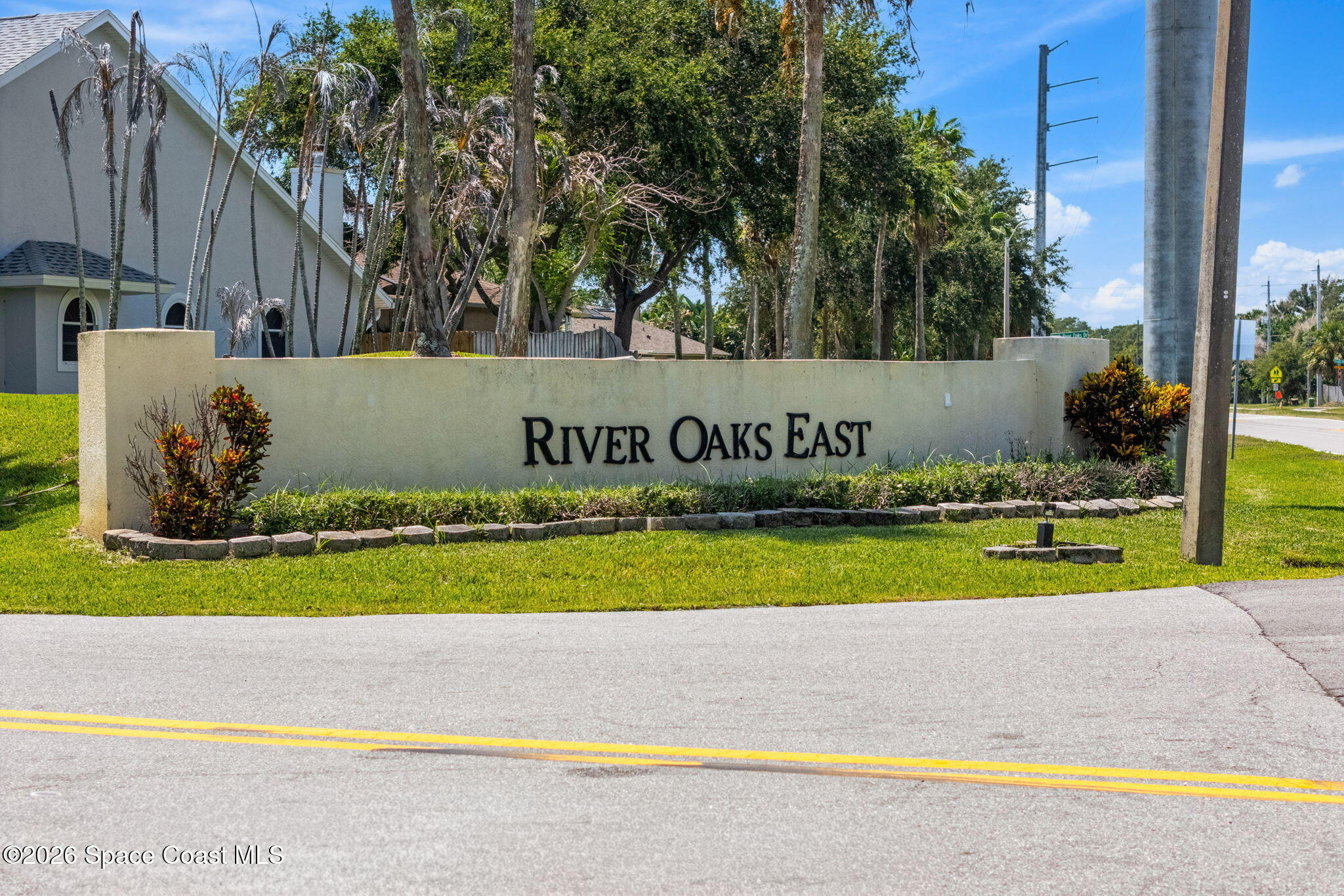 496 N River Oaks Drive