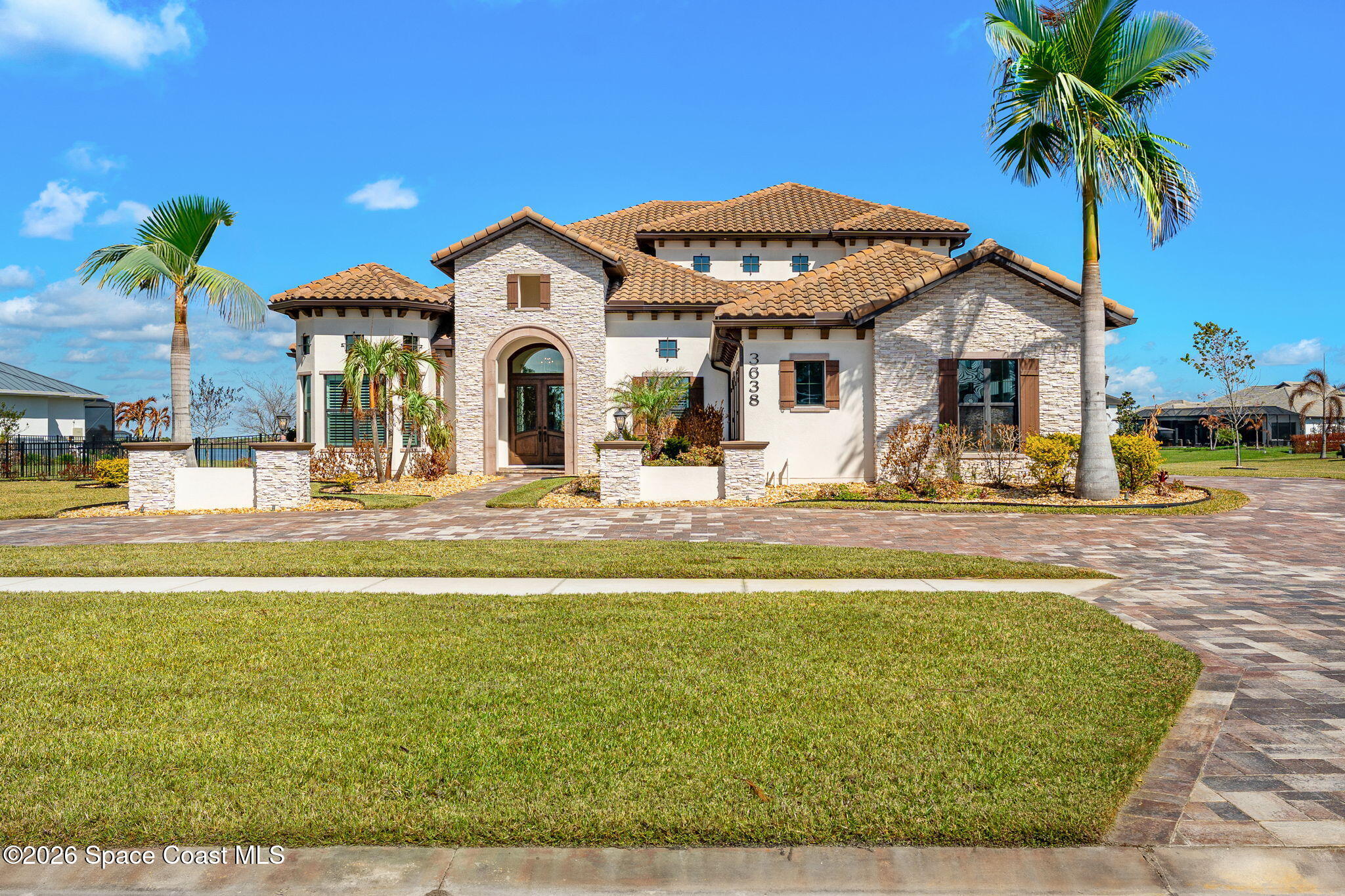 3638 Lake Adelaide Place