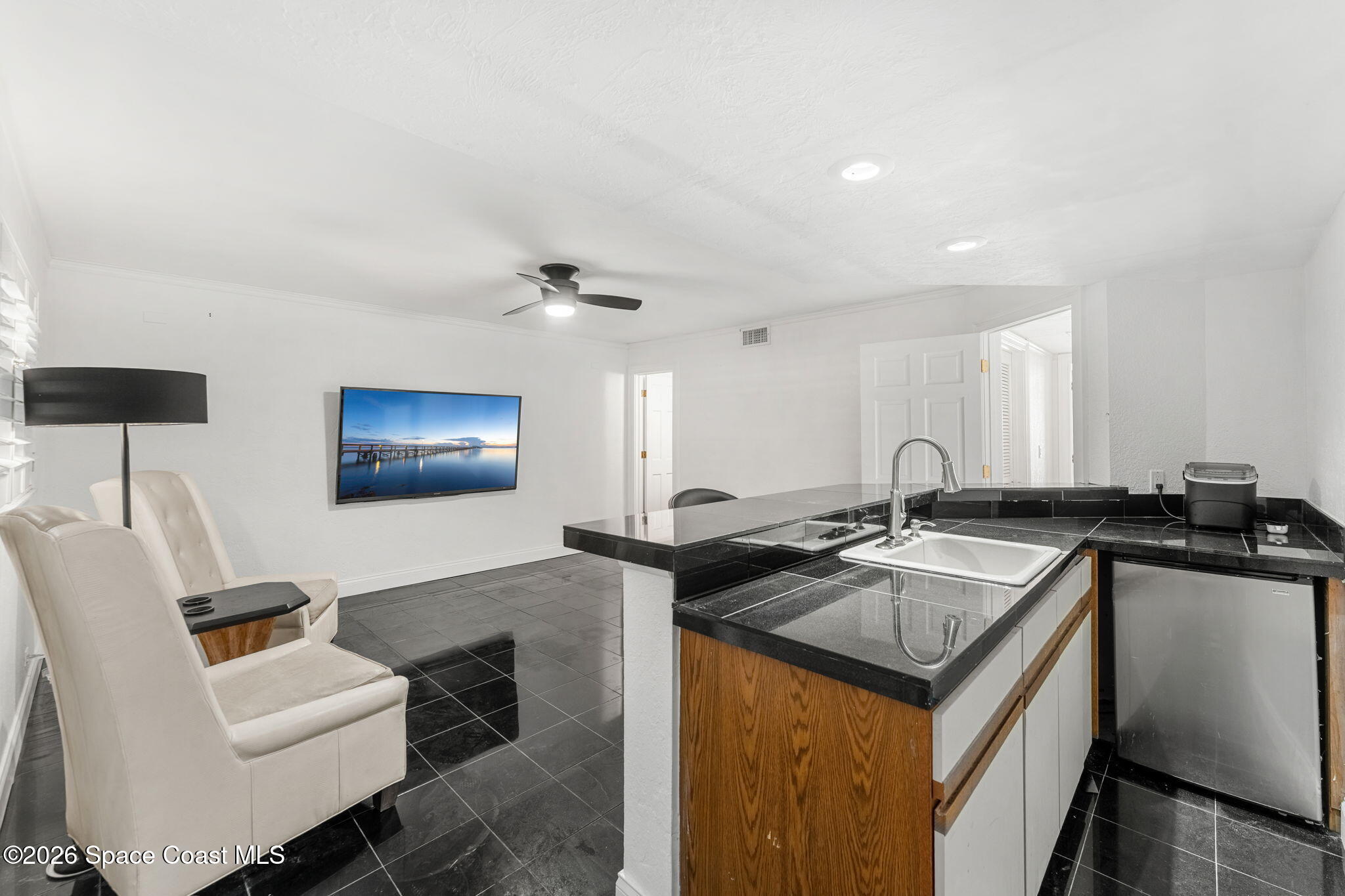 85 S Atlantic Avenue 504