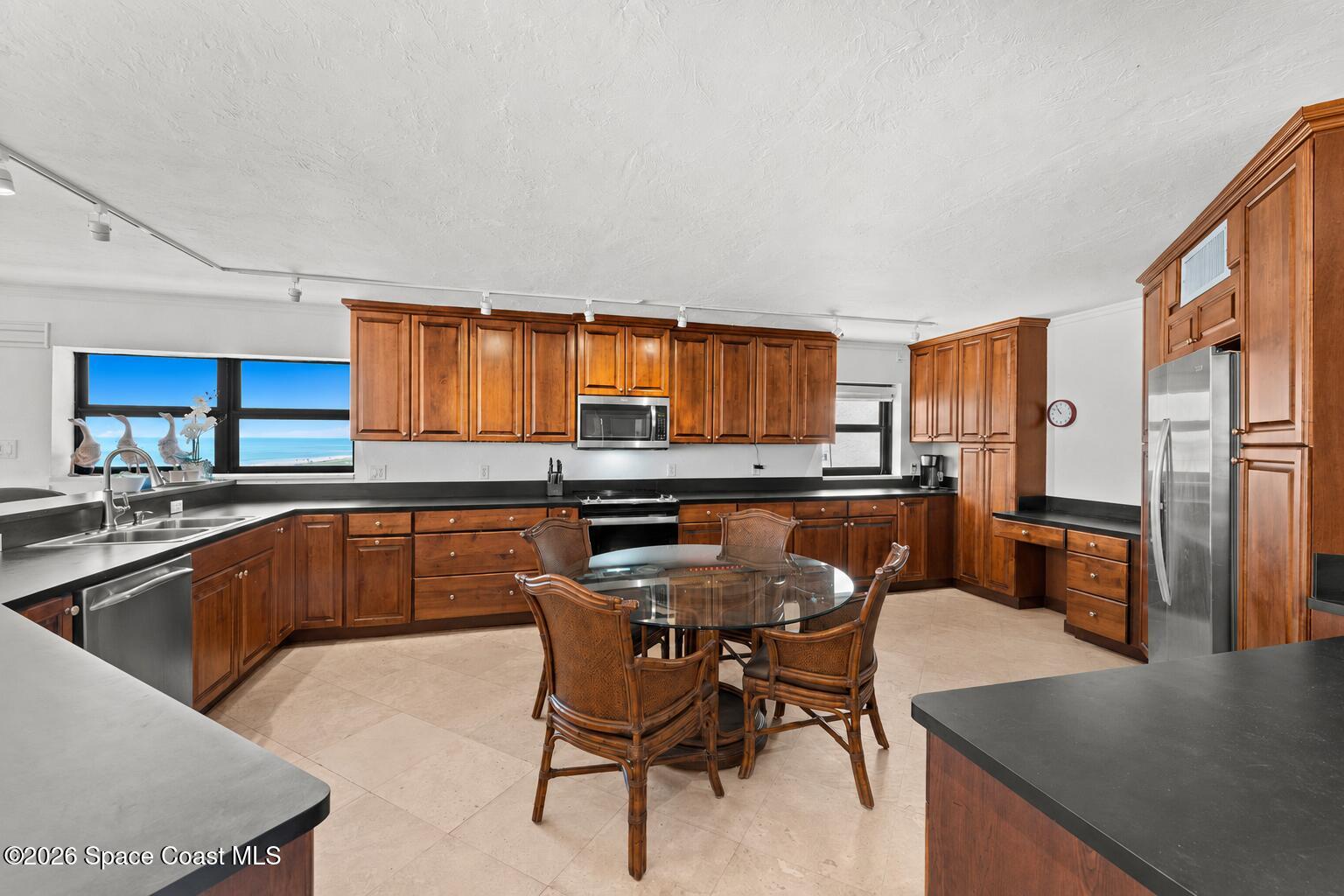 85 S Atlantic Avenue 504