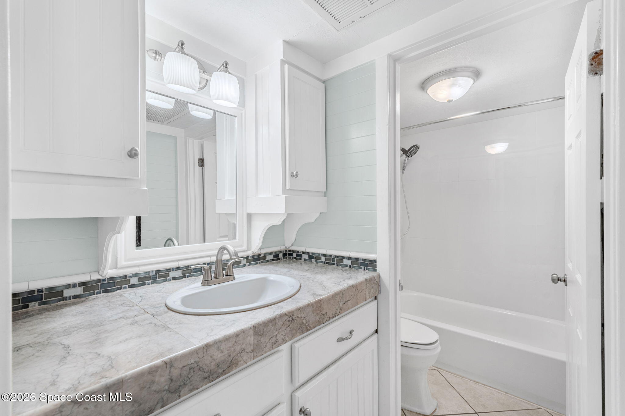 1209 E New Haven Avenue 402