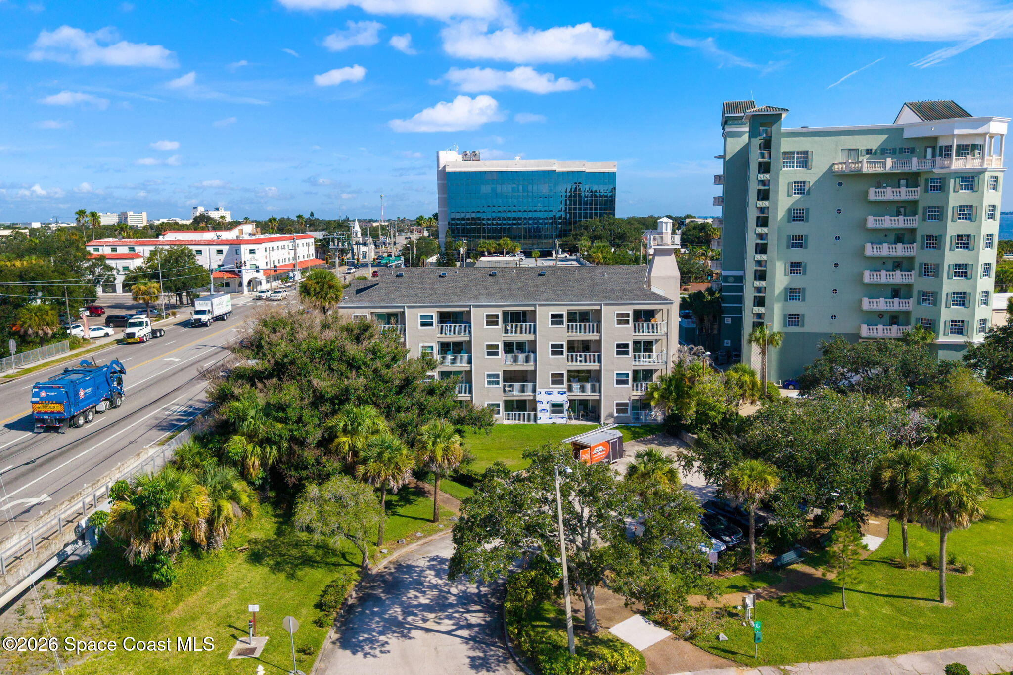1209 E New Haven Avenue 402