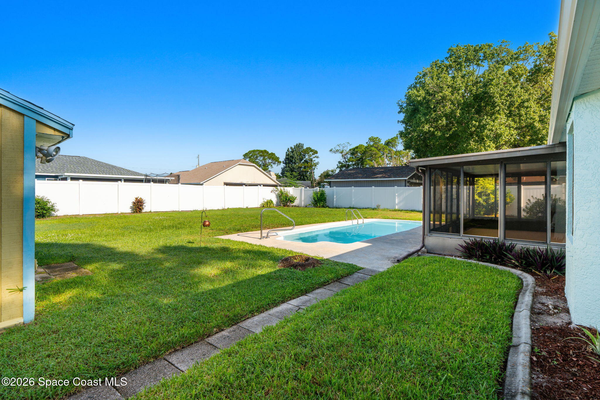 6000 Eaglewalk Avenue