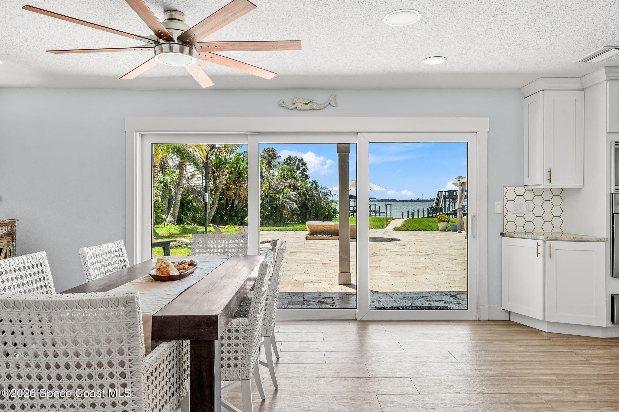417 Riverview Lane