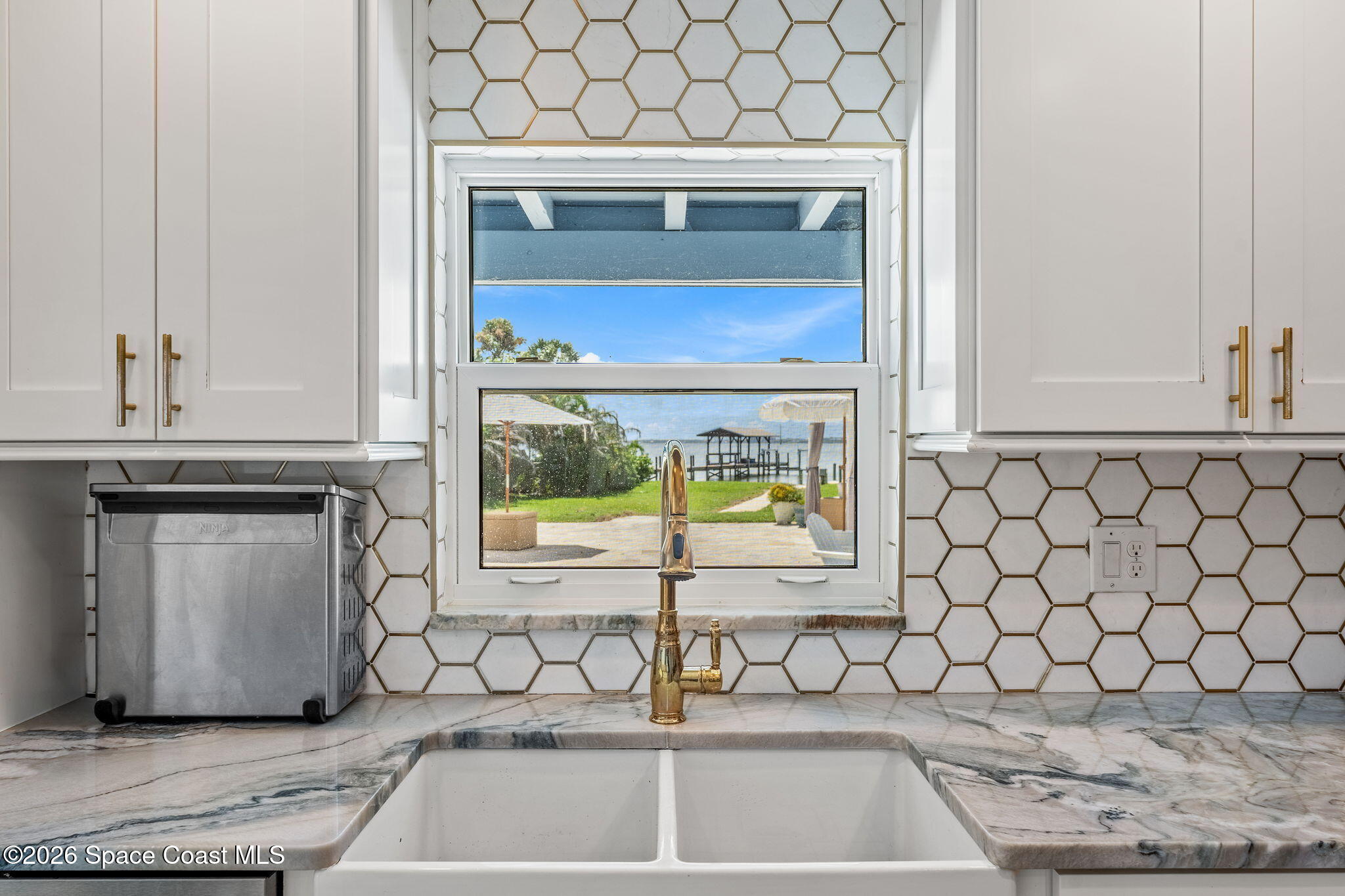 417 Riverview Lane