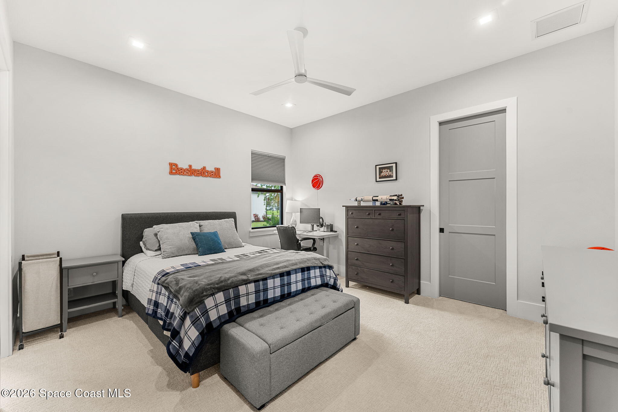 3739 Lake Adelaide Place