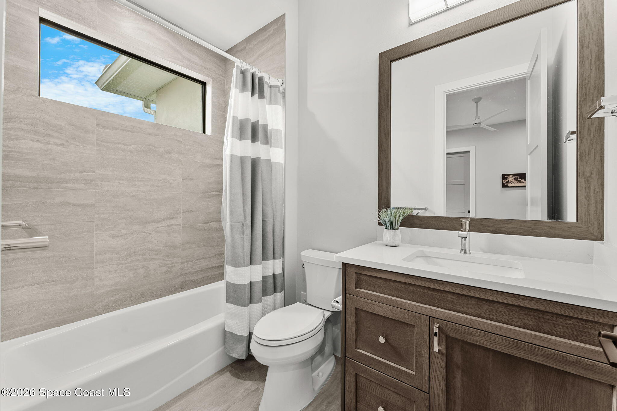 3739 Lake Adelaide Place
