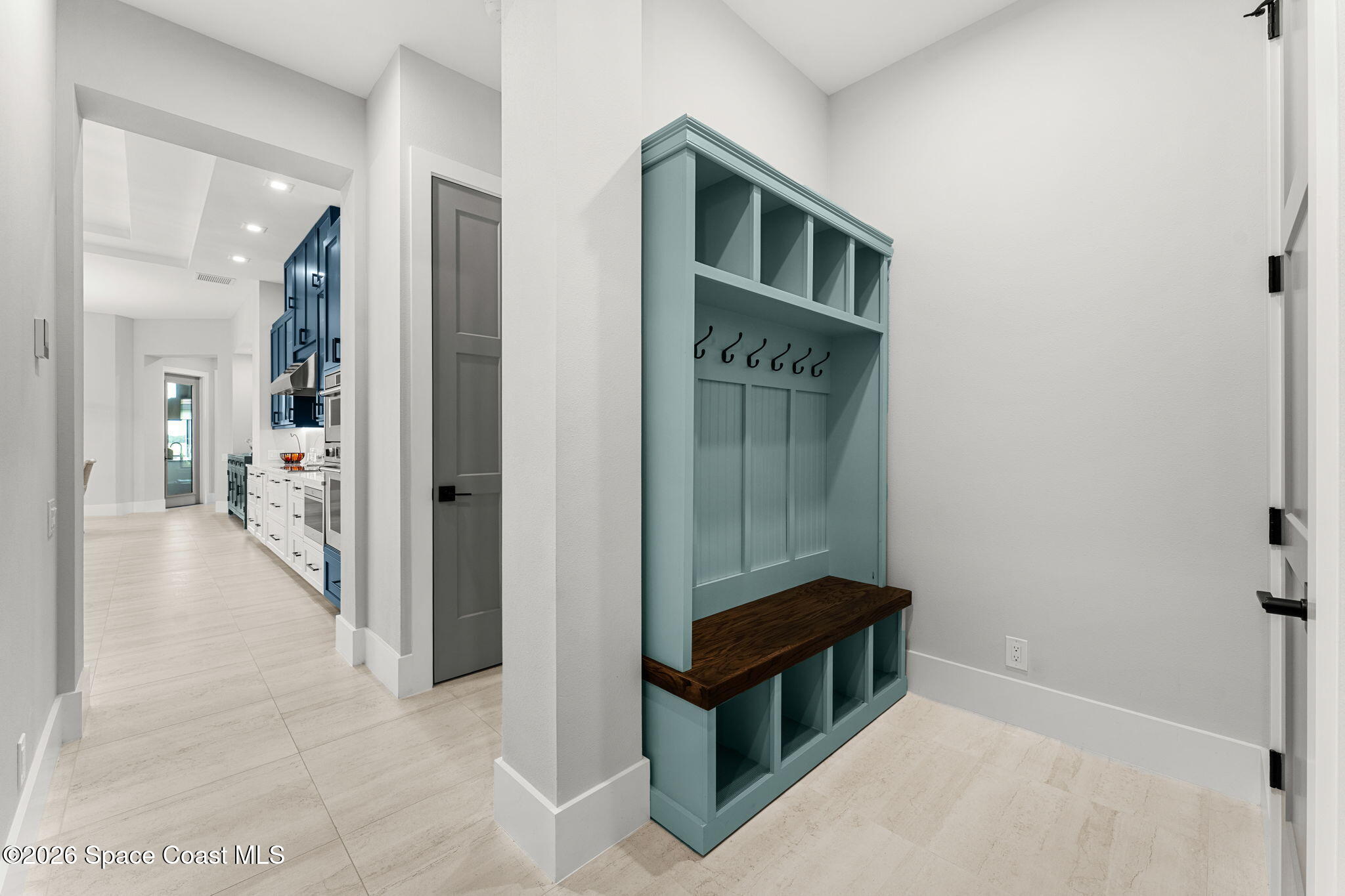 3739 Lake Adelaide Place