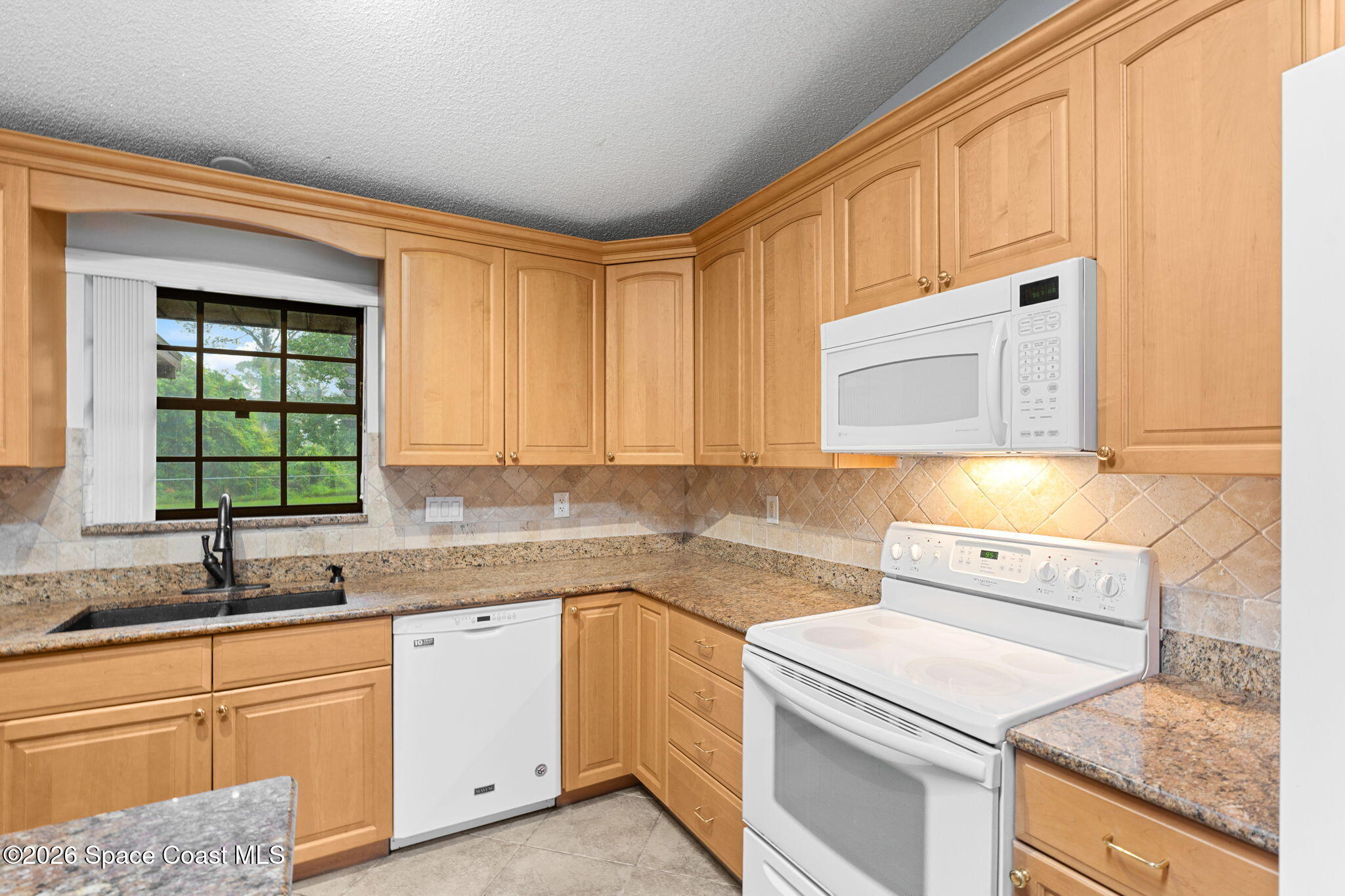 735 Pineda Avenue NE