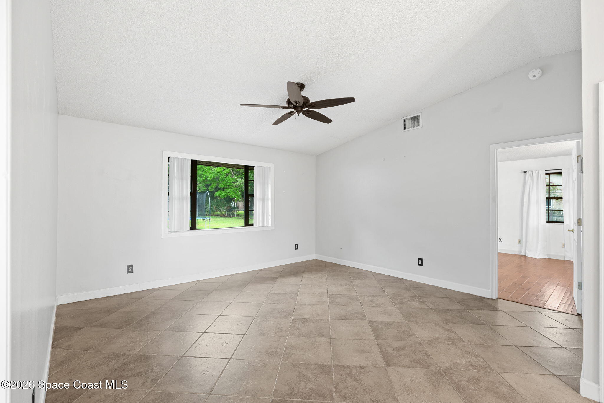 735 Pineda Avenue NE