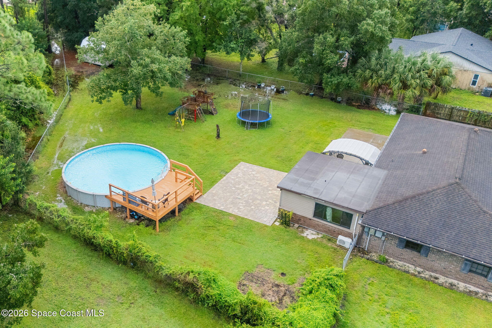 735 Pineda Avenue NE