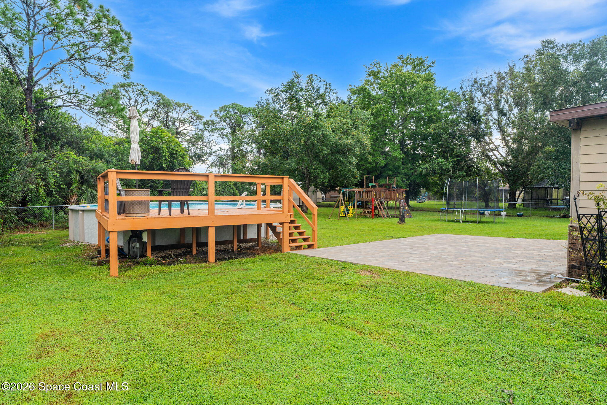 735 Pineda Avenue NE