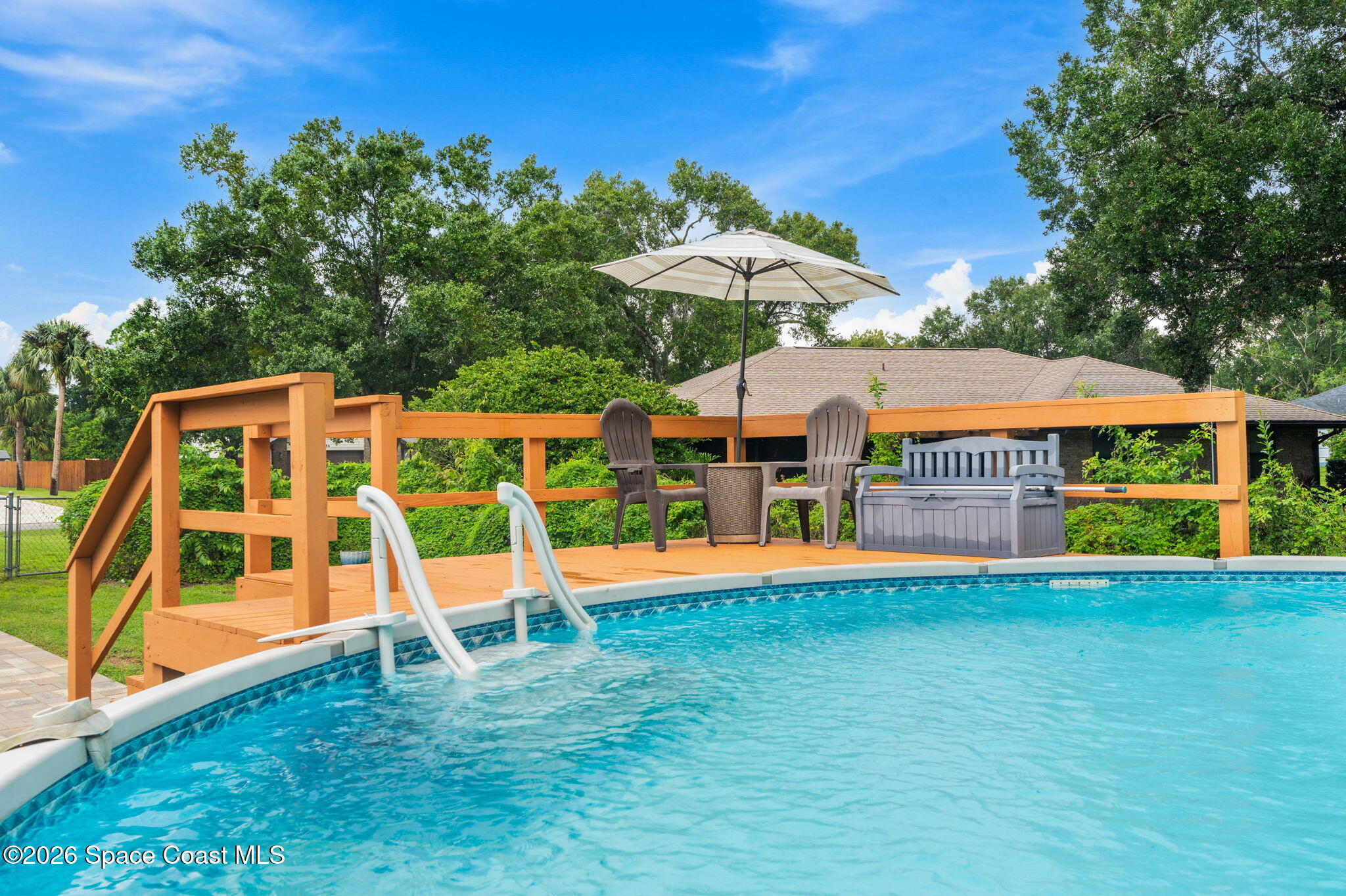 735 Pineda Avenue NE