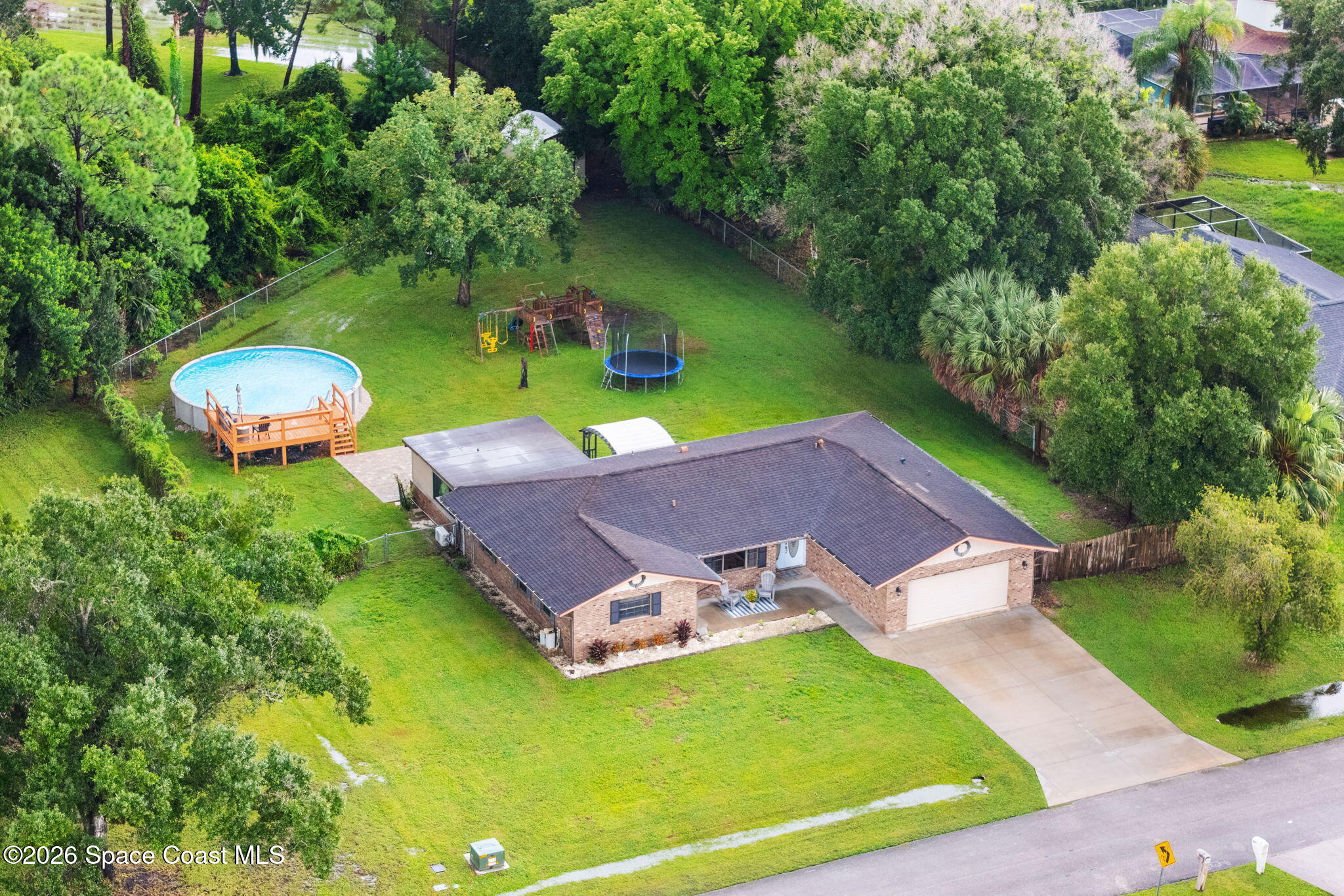 735 Pineda Avenue NE