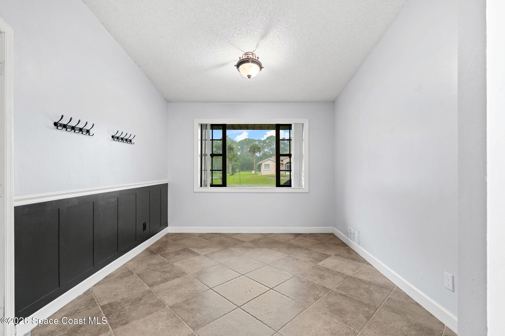 735 Pineda Avenue NE