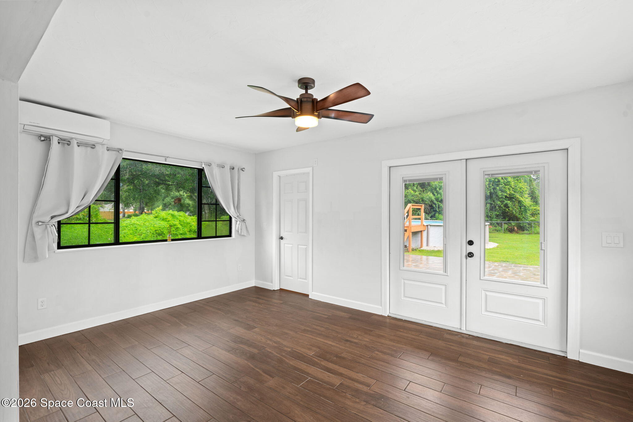 735 Pineda Avenue NE
