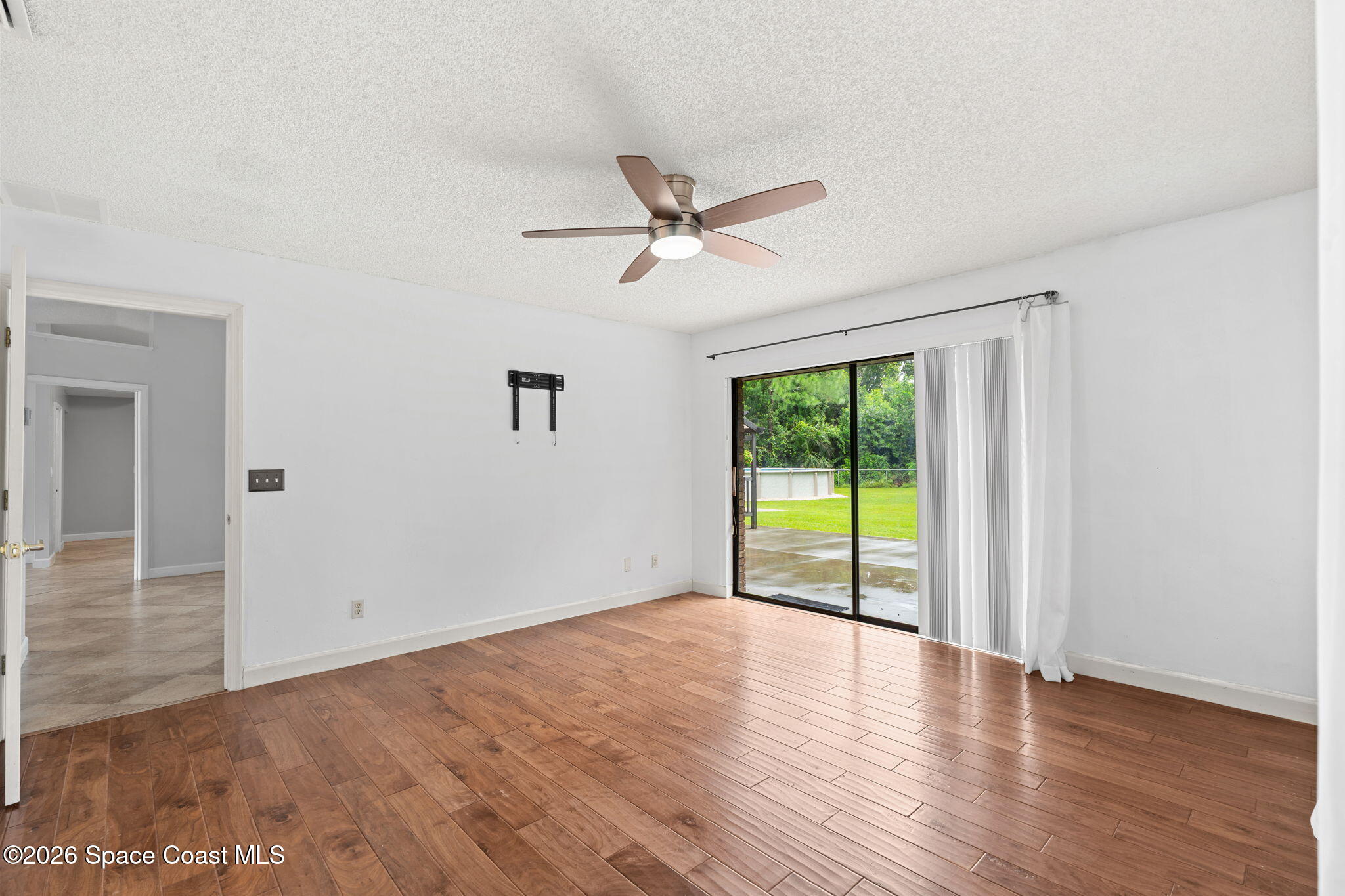 735 Pineda Avenue NE