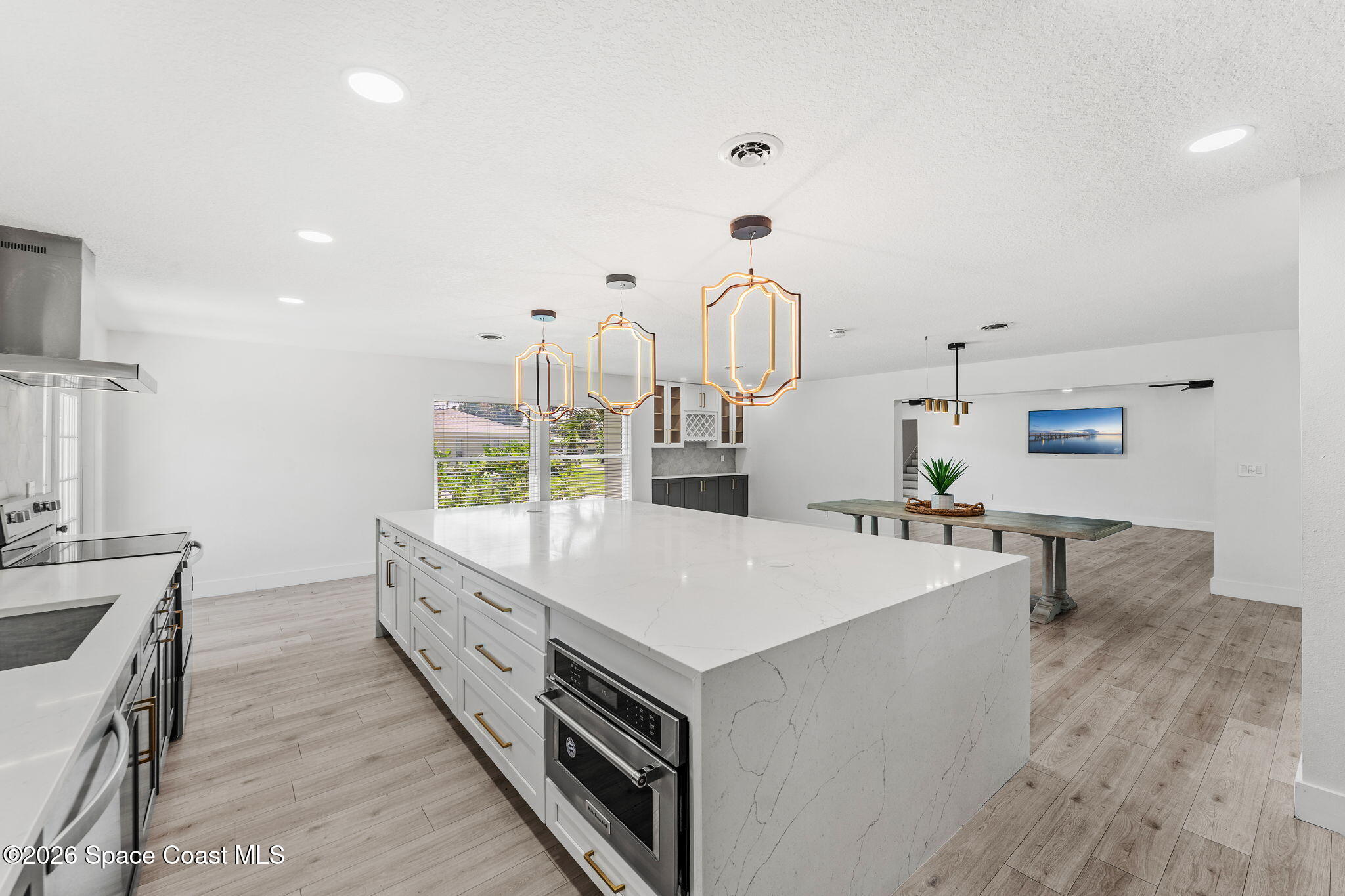 470 Seabreeze Drive
