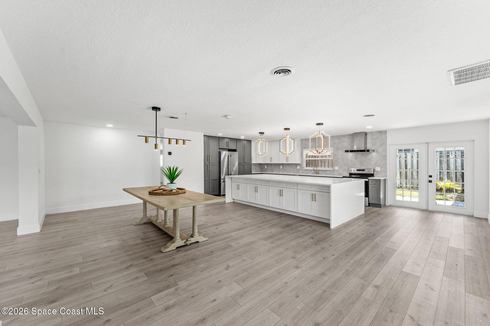 470 Seabreeze Drive