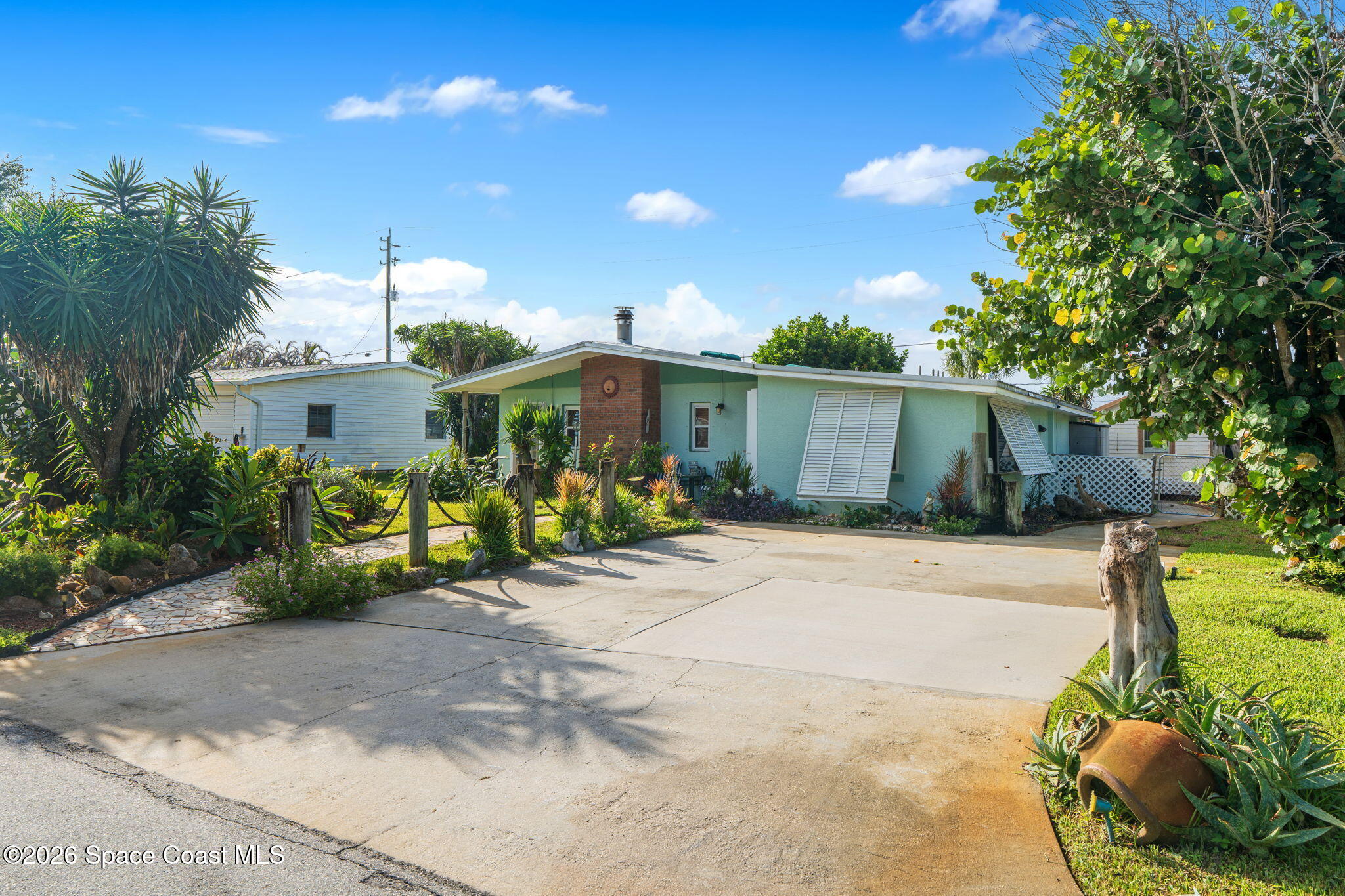 241 Avenida Central