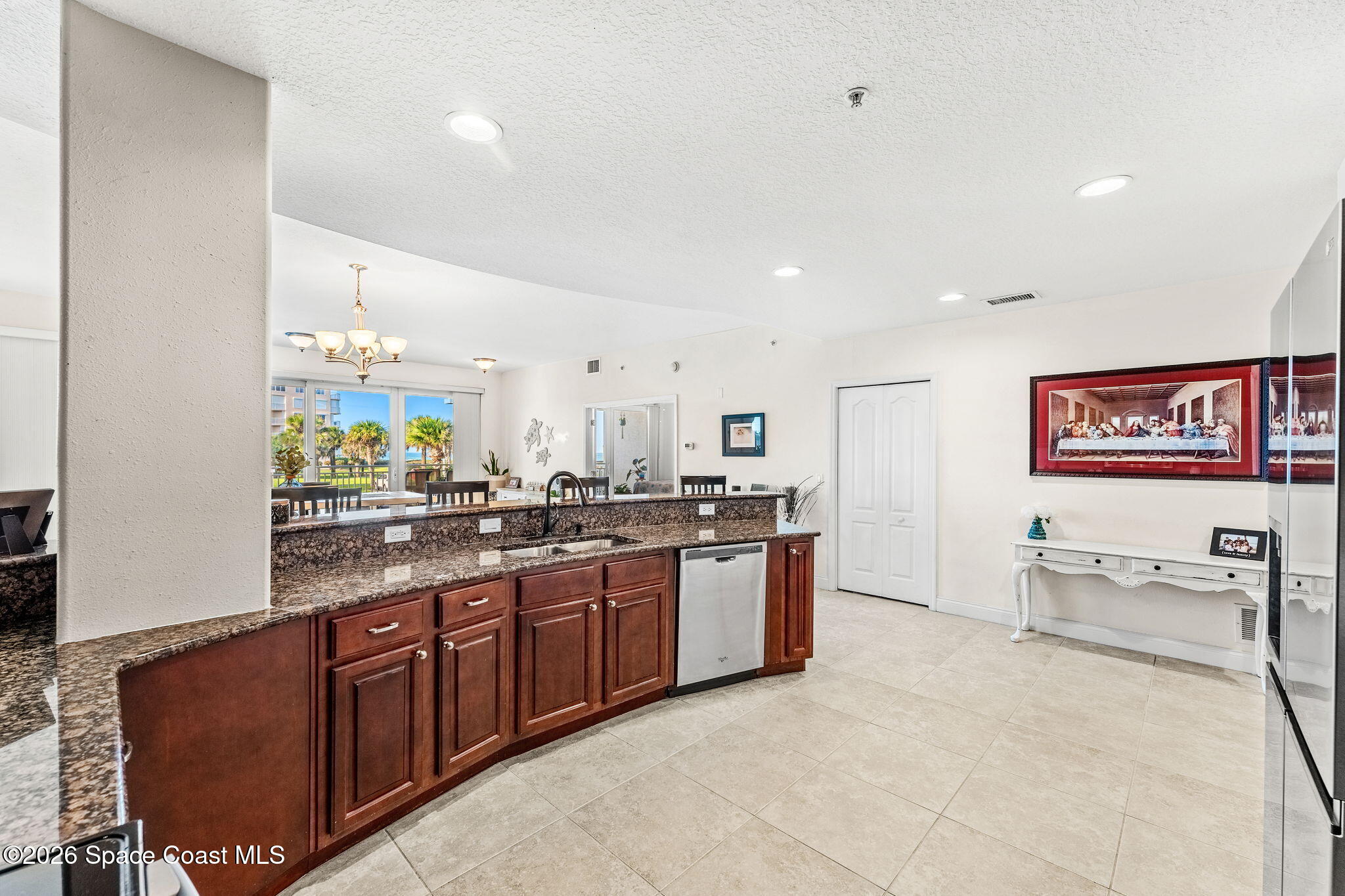 601 N Miramar Avenue 102