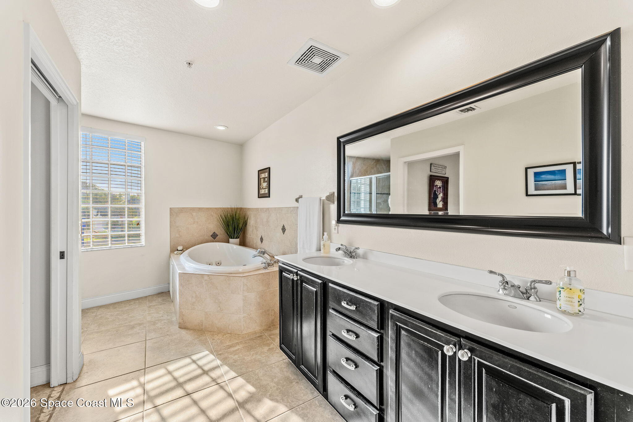 601 N Miramar Avenue 102