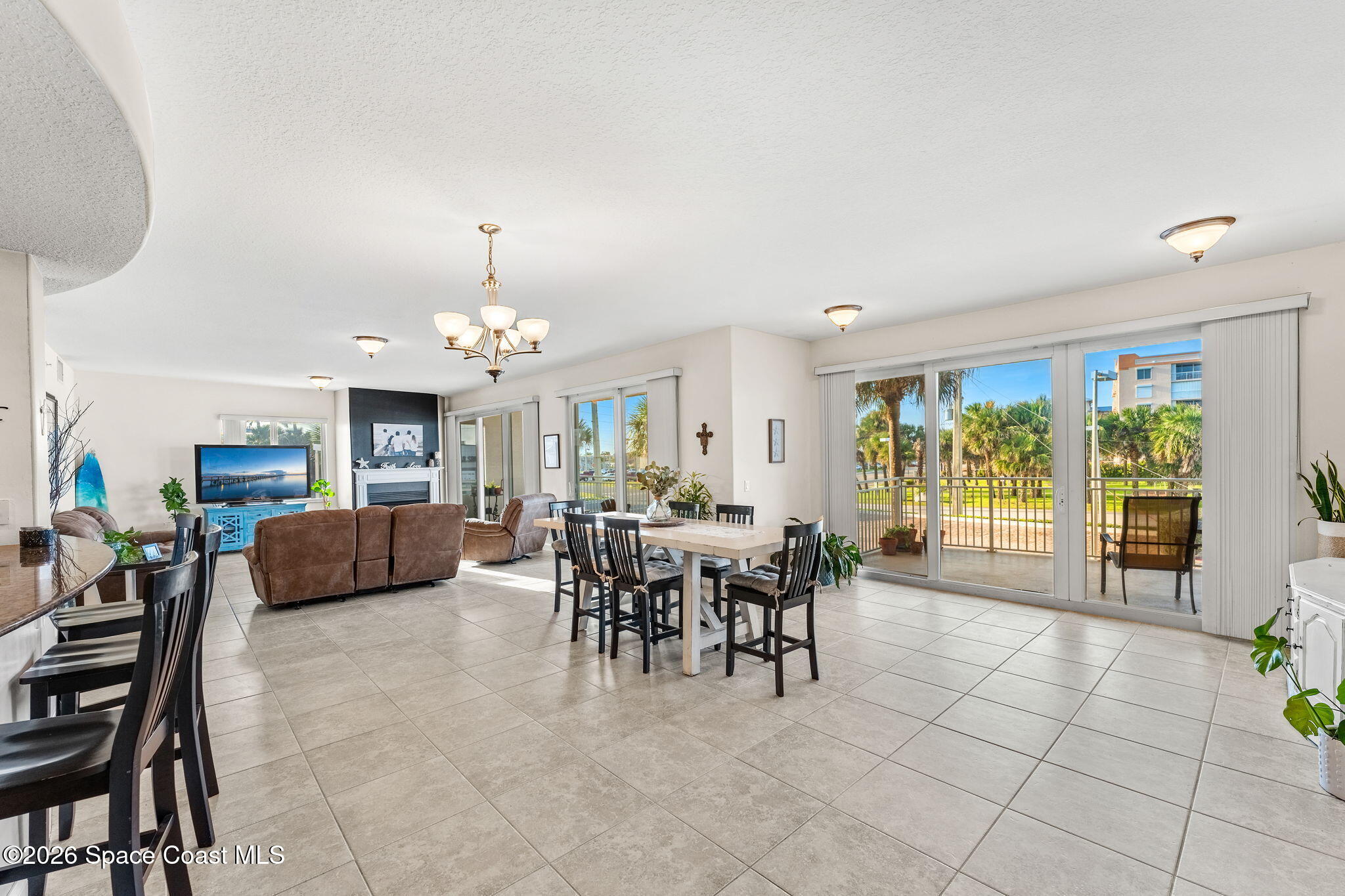 601 N Miramar Avenue 102