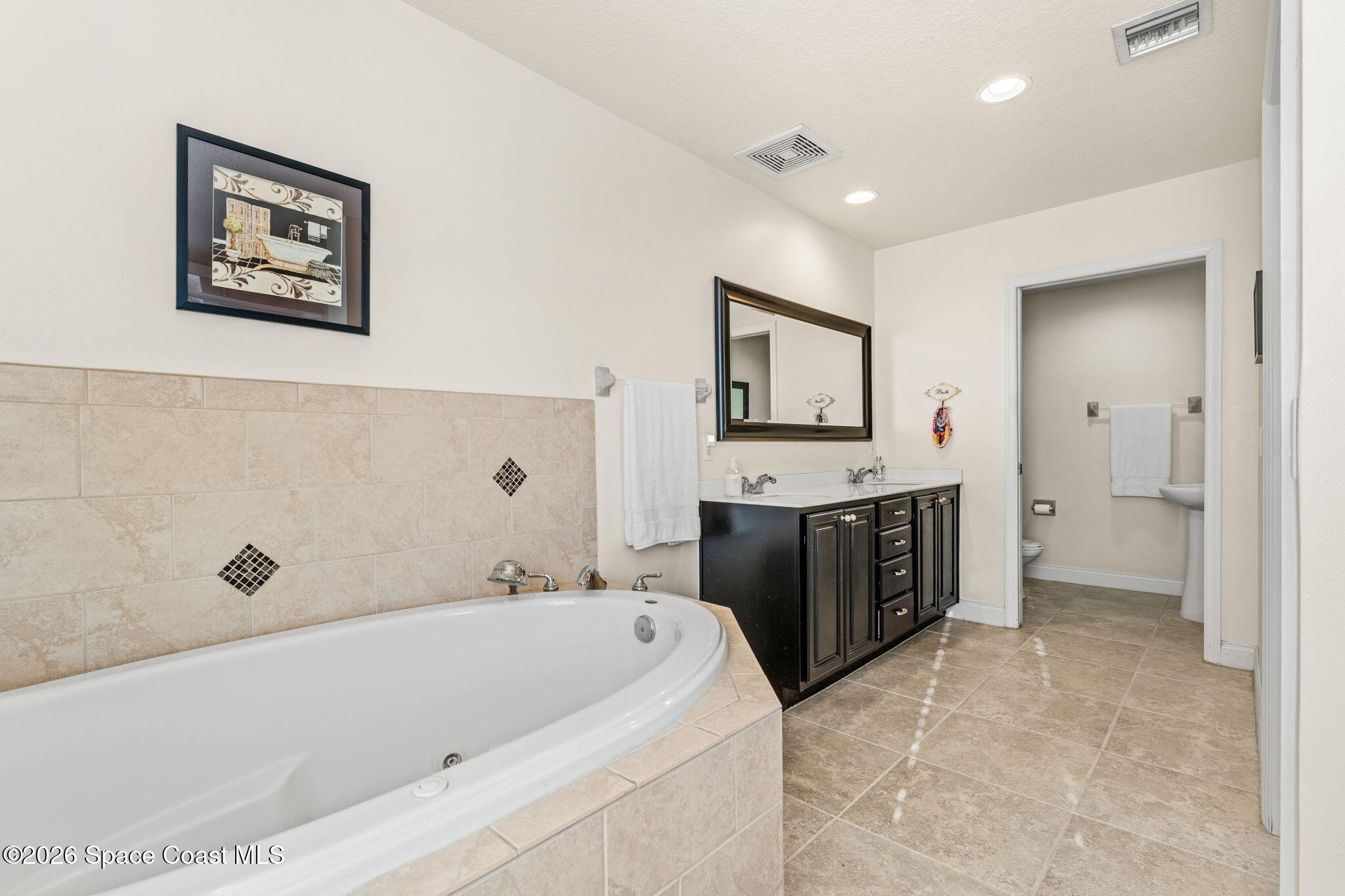 601 N Miramar Avenue 102