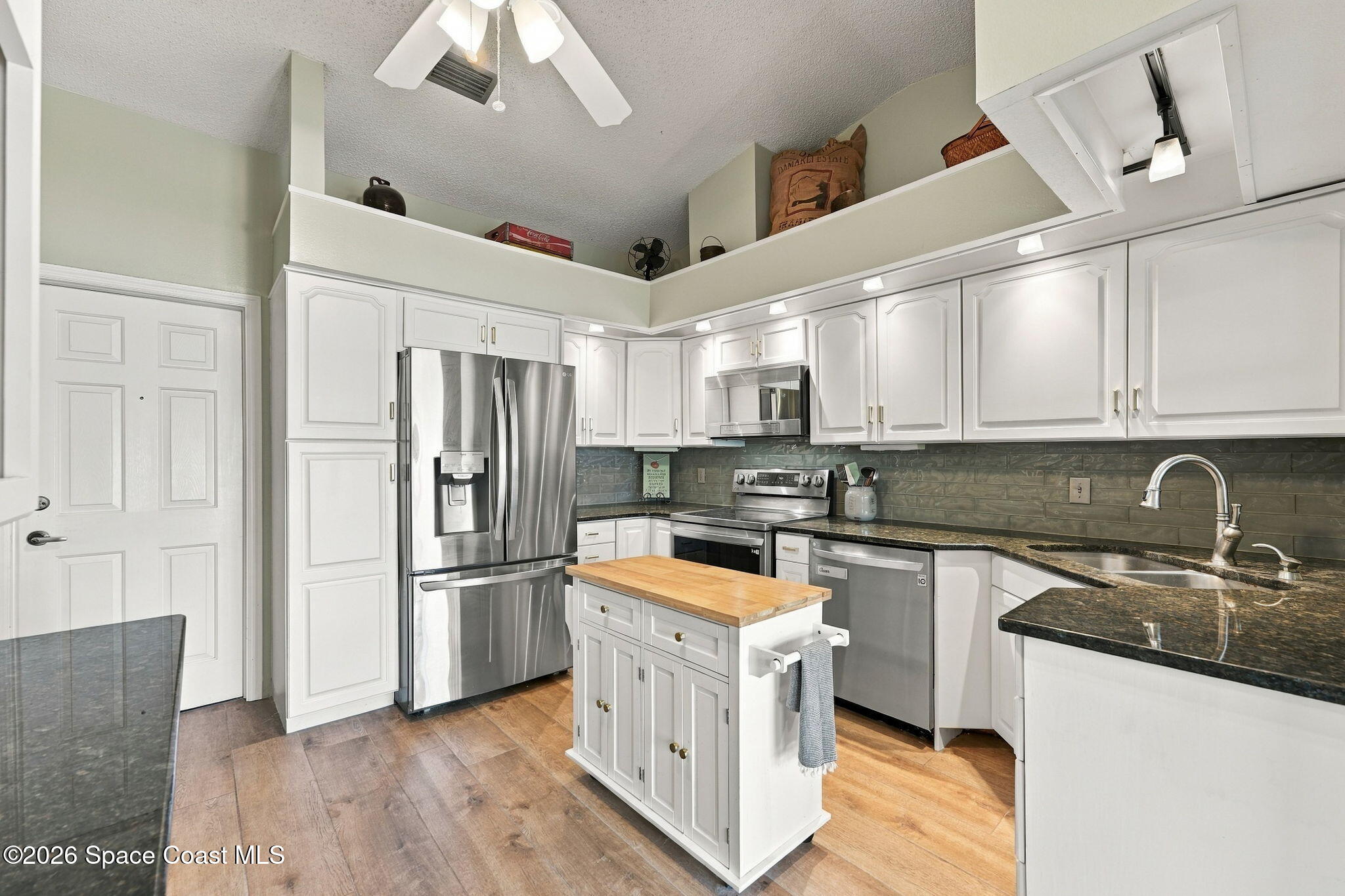 409 Maple Bluff Circle