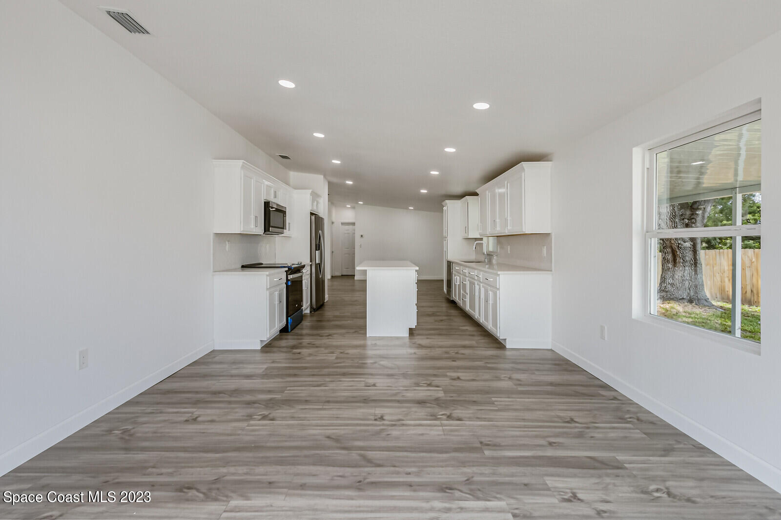 4985 Cambridge Drive