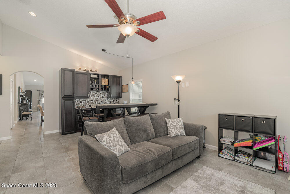 4215 Harvest Circle