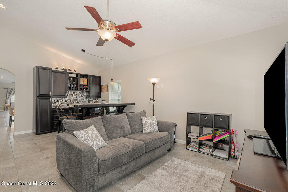 4215 Harvest Circle